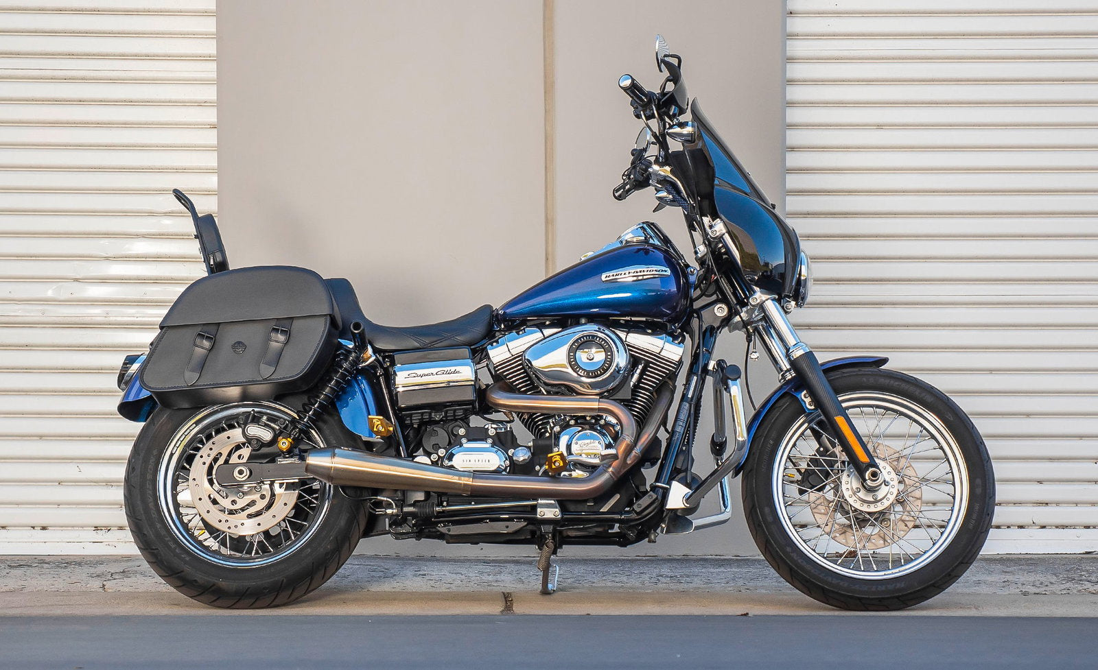 32L - Baelor Large Hard Mount Shock Cutout Alforjas para Harley Dyna Super Glide Custom FXDC/I