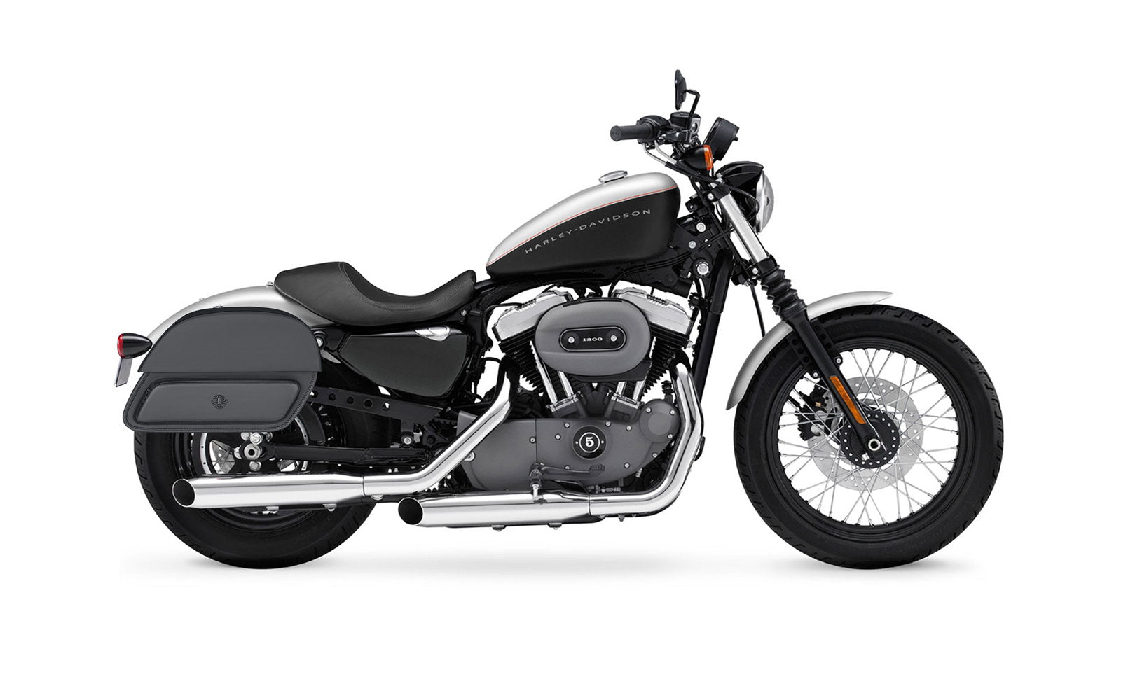 32L - Pantheon Large Hard Mount Shock Cutout Alforjas para Harley Sportster 1200 Nightster XL1200N