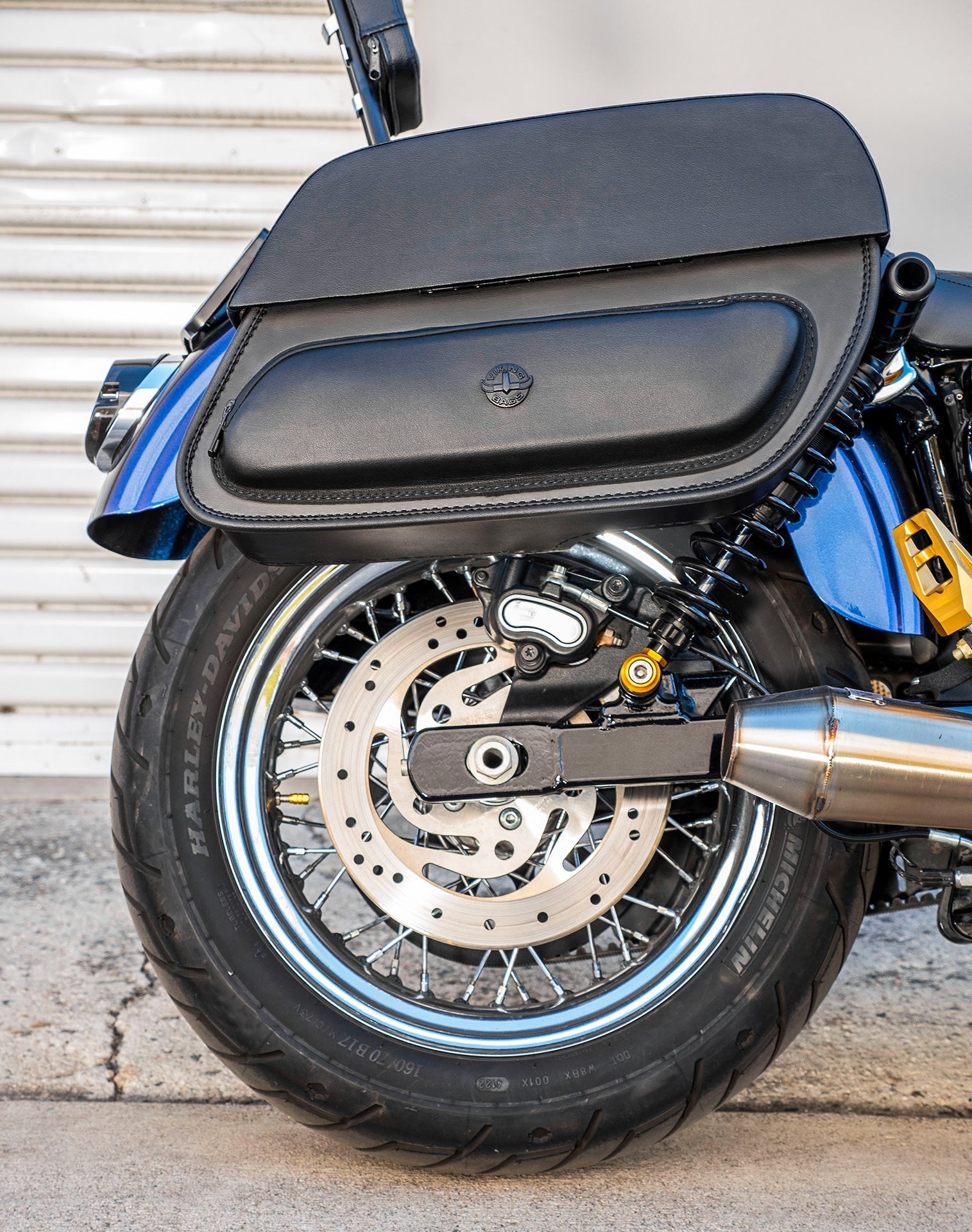 32L - Pantheon Large Hard Mount Shock Cutout Alforjas para Harley Dyna Super Glide FXD/I