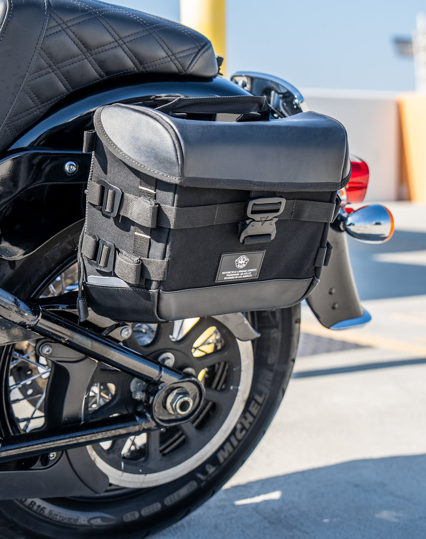 10L - Incognito Quick Mount Small Solo Motocicleta Alforja (Left Only) para Harley Softail Heritage FLHC/S