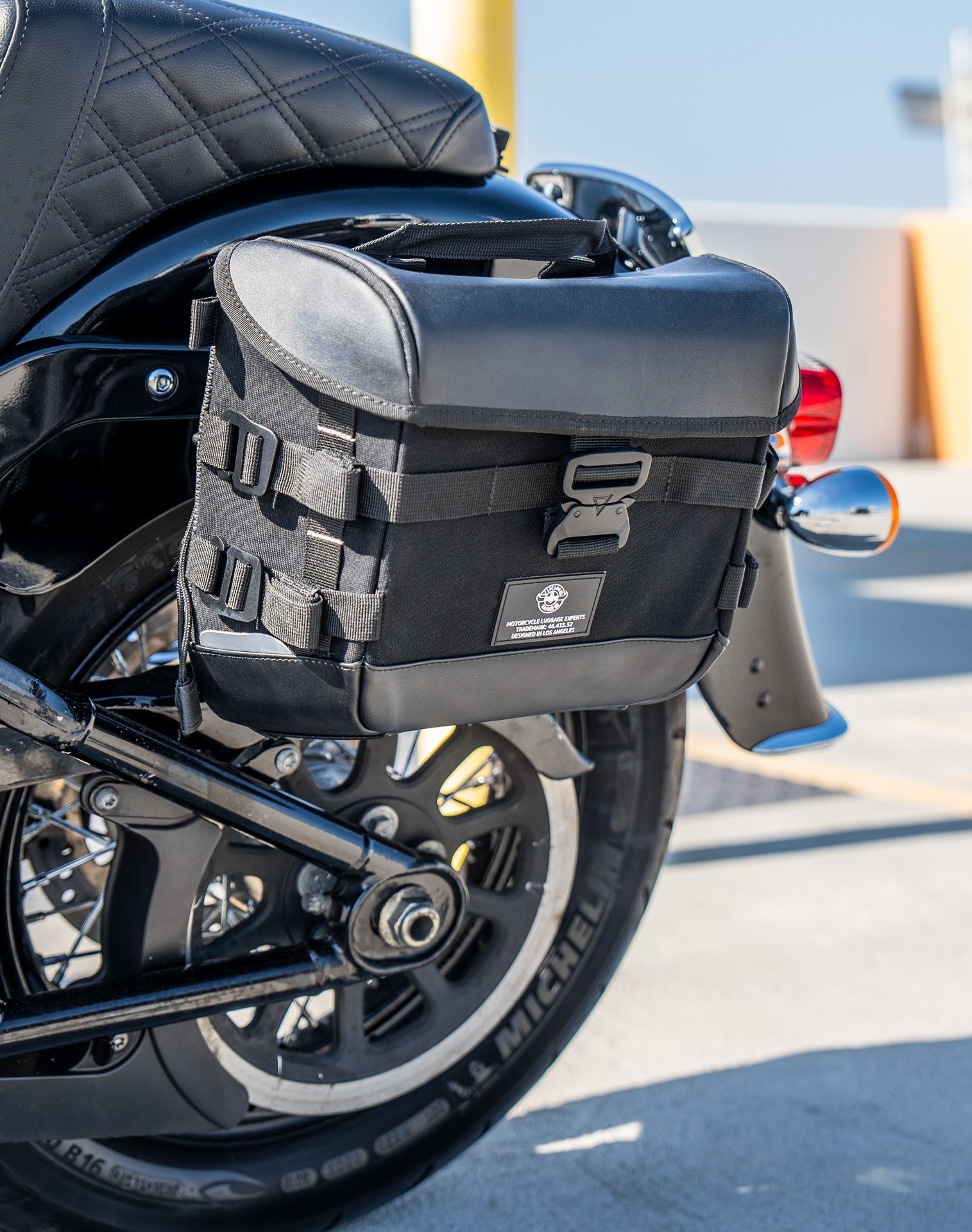 10L - Incognito Quick Mount Small Solo Motocicleta Alforja (Left Only) para Harley Softail Heritage FLHC/S