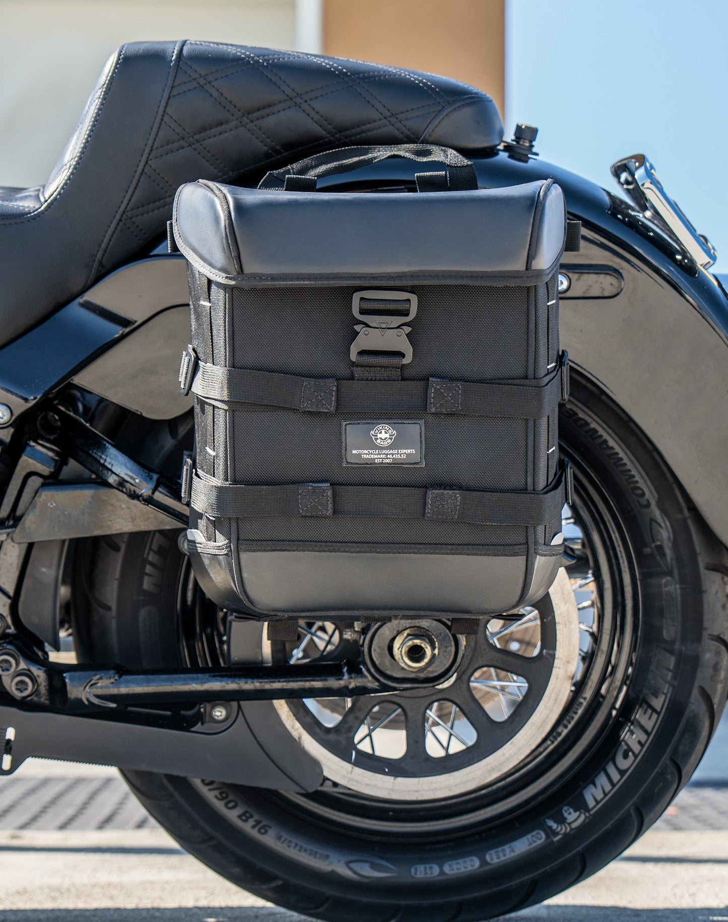 15L - Incognito Quick Mount Medium Solo Motocicleta Alforja (Left Only) para Harley Softail Heritage FLHC/S