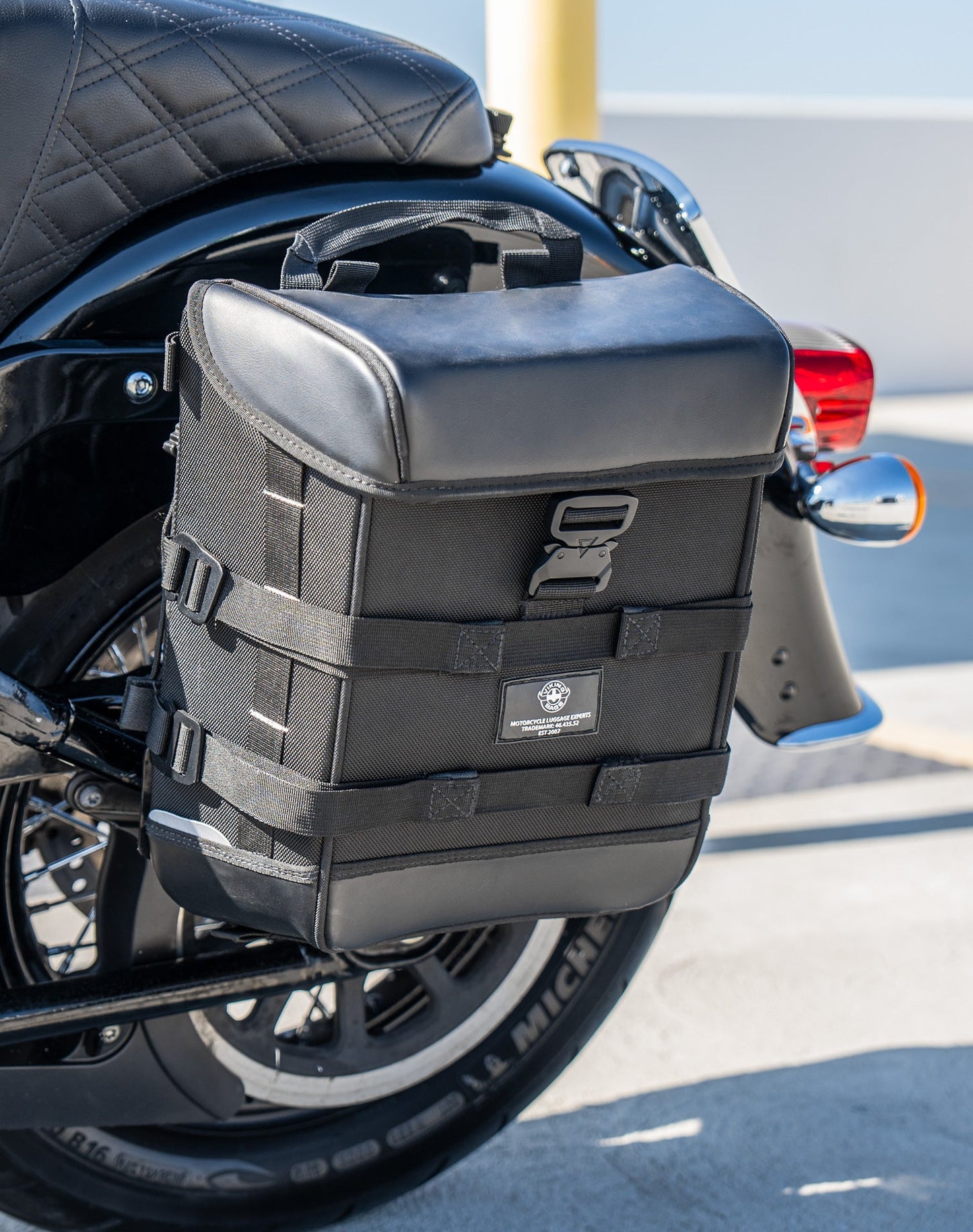 15L - Incognito Quick Mount Medium Solo Motocicleta Alforja (Left Only) para Harley Softail Heritage FLHC/S
