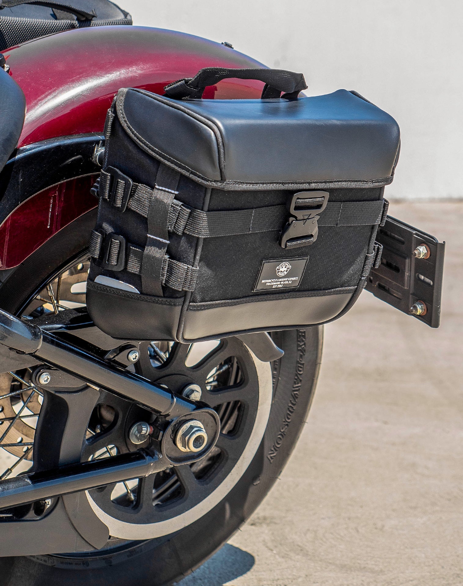 10L - Incognito Quick Mount Small Solo Motocicleta Alforja (Left Only) para Harley Softail Slim FLSL