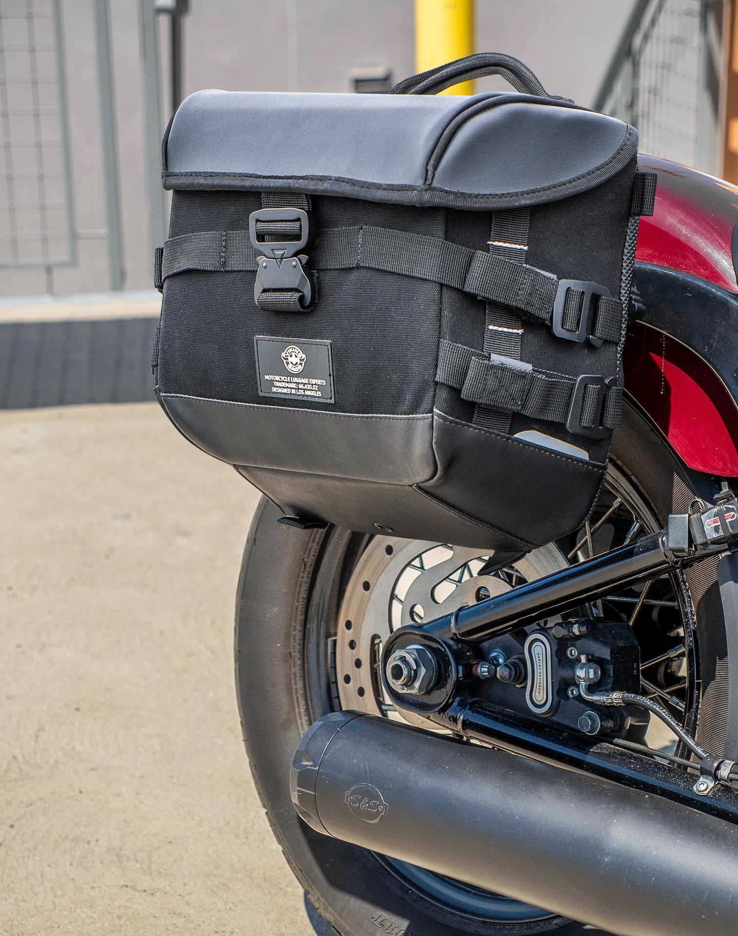 10L - Incognito Quick Mount Small Solo Motocicleta Alforja (Right Only) para Harley Softail Slim FLSL