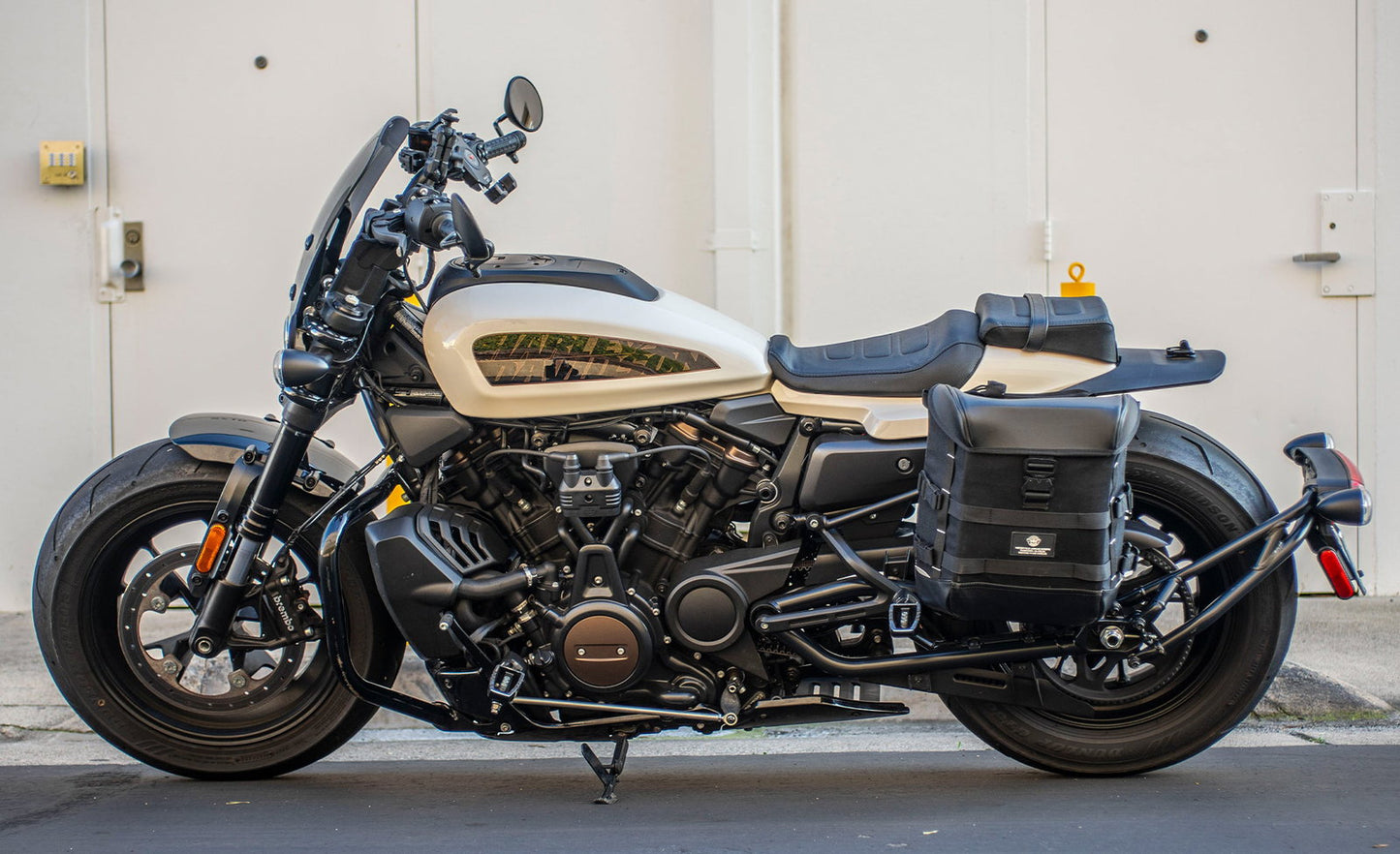 15L - Incognito Quick Mount Medium Solo Alforja (Left Only) para Harley Sportster S (RH1250S) RA1