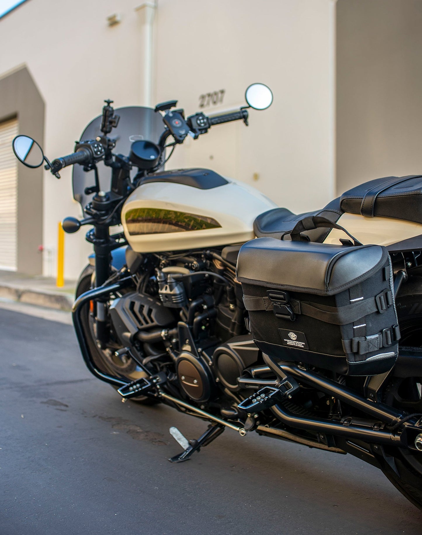 10L - Incognito Quick Mount Small Solo Alforja (Left Only) para Harley Sportster S (RH1250S) RA1
