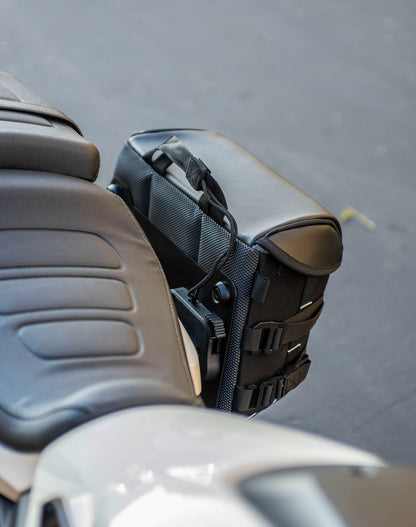 10L - Incognito Quick Mount Small Solo Alforja (Left Only) para Harley Sportster S (RH1250S) RA1