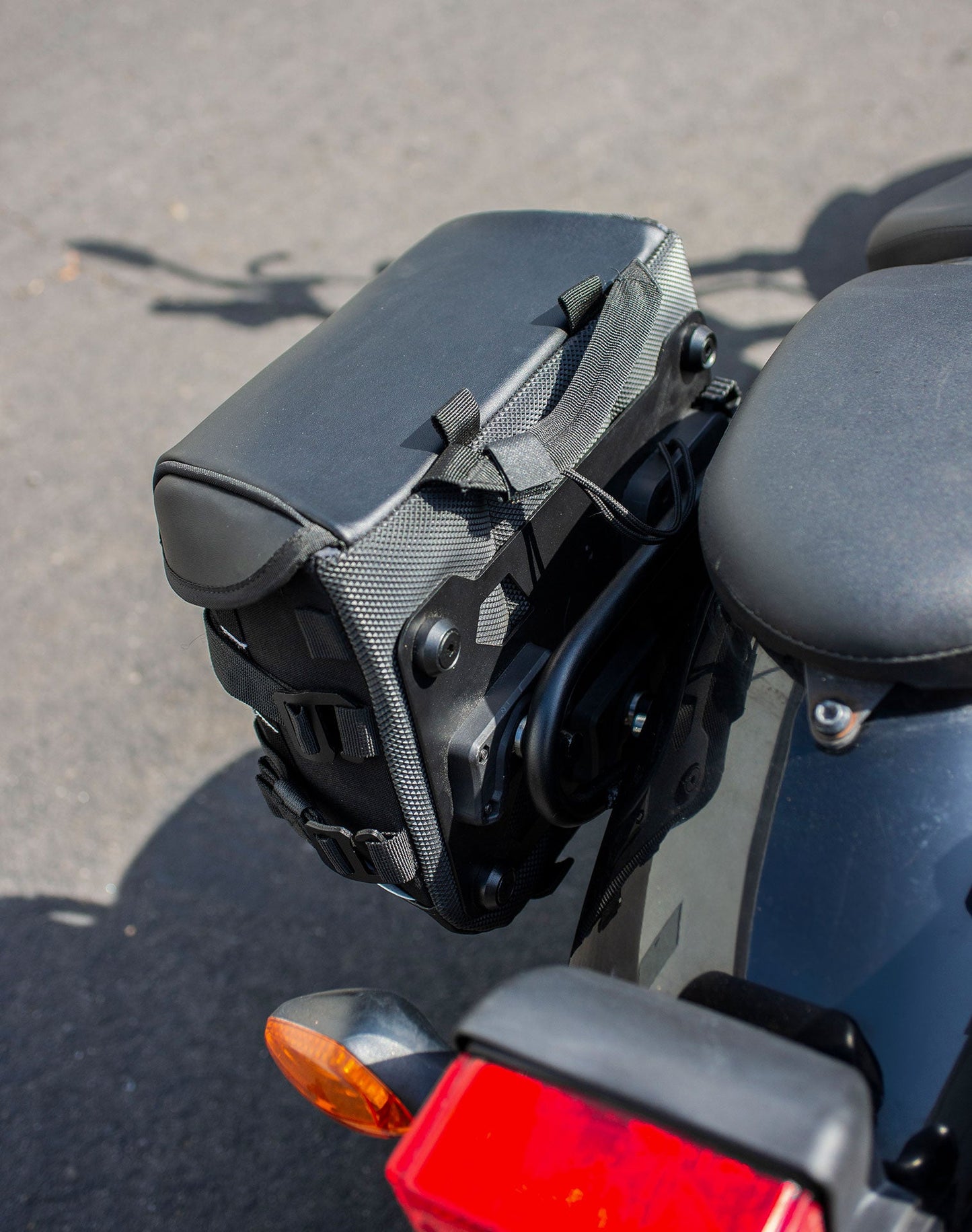 10L - Incognito Quick Mount Small Honda Rebel 300 Solo Alforja (Left Only)