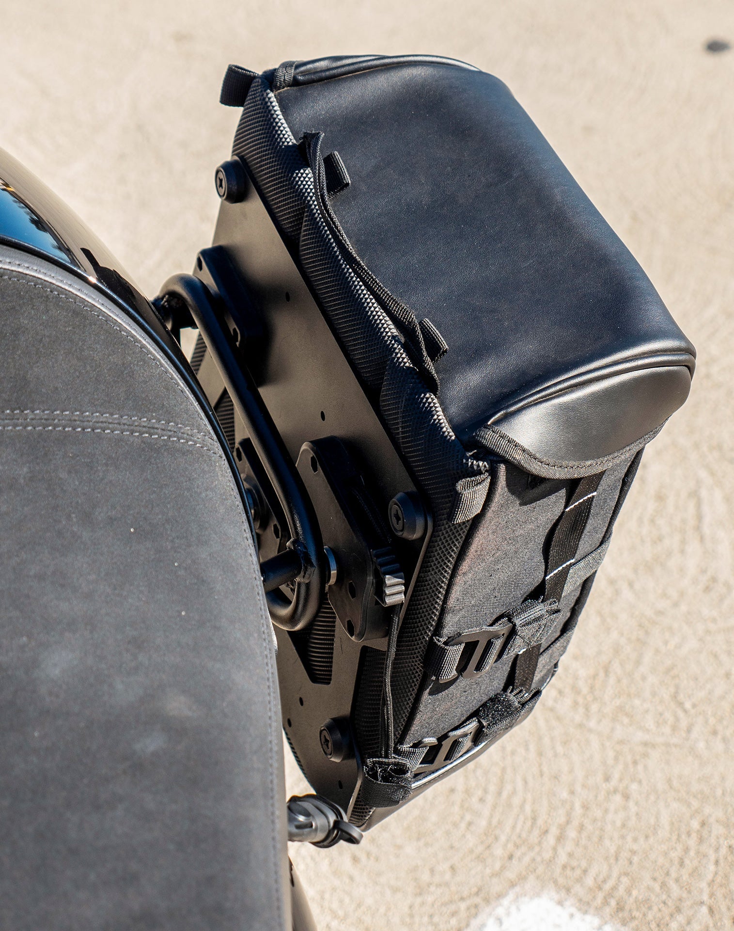 15L - Incognito Quick Mount Medium Triumph Thruxton RS Hard Solo Alforja (Left Only)