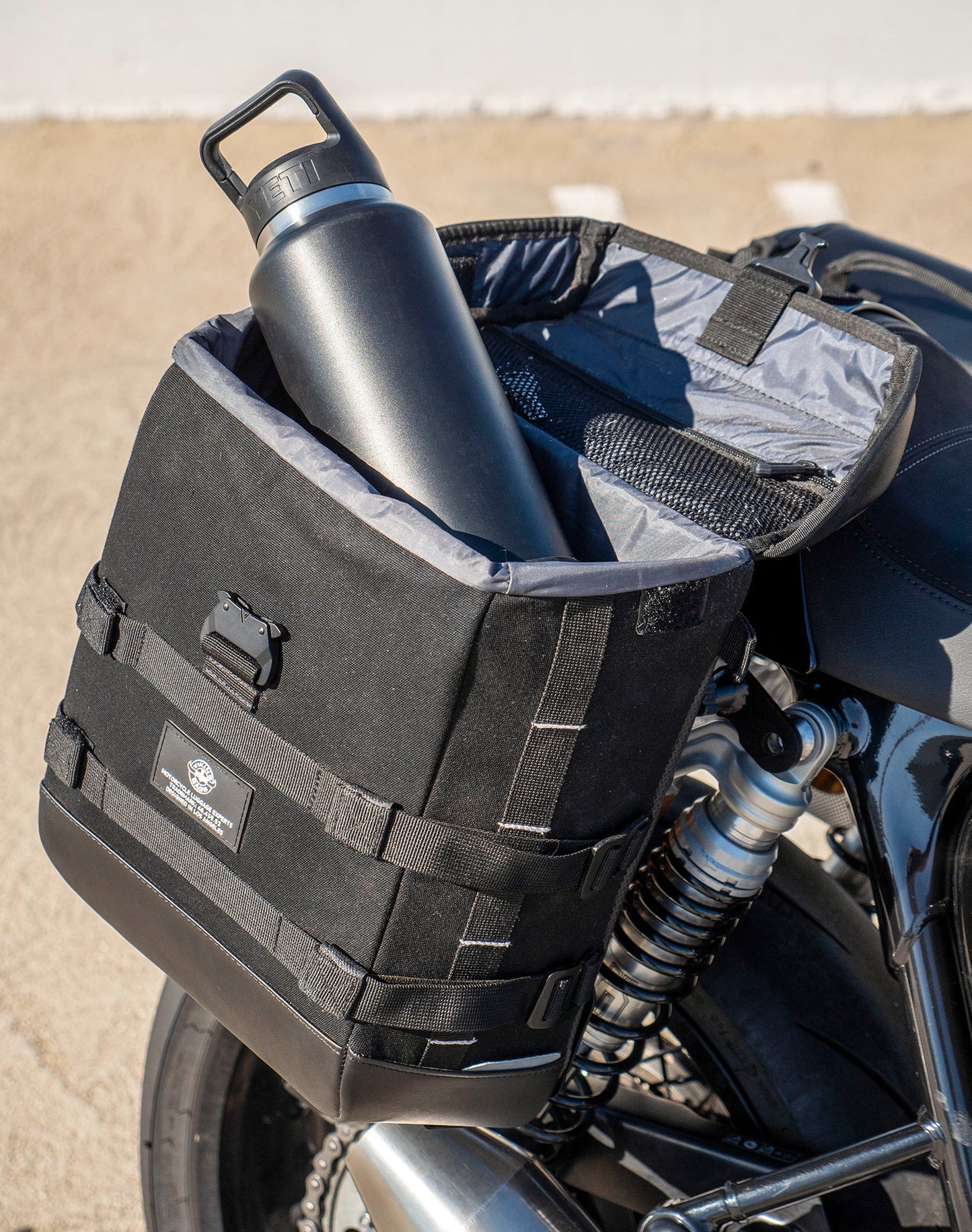 15L - Incognito Quick Mount Medium Triumph Thruxton RS Hard olo Alforja (Right Only)