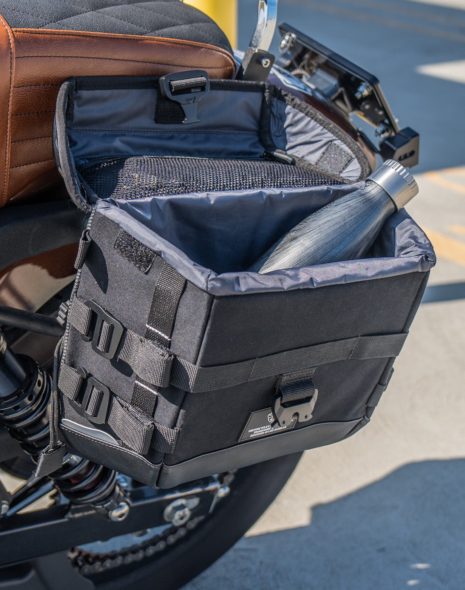 10L - Incognito Quick Mount Small Solo Alforja (Left Only) para Harley Dyna Super Glide FXD/I