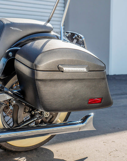 44L - Lamellar Stallion Extra Large Leather Covered Motocicleta Hard Alforjas para Harley Softail Deluxe FLSTN/I