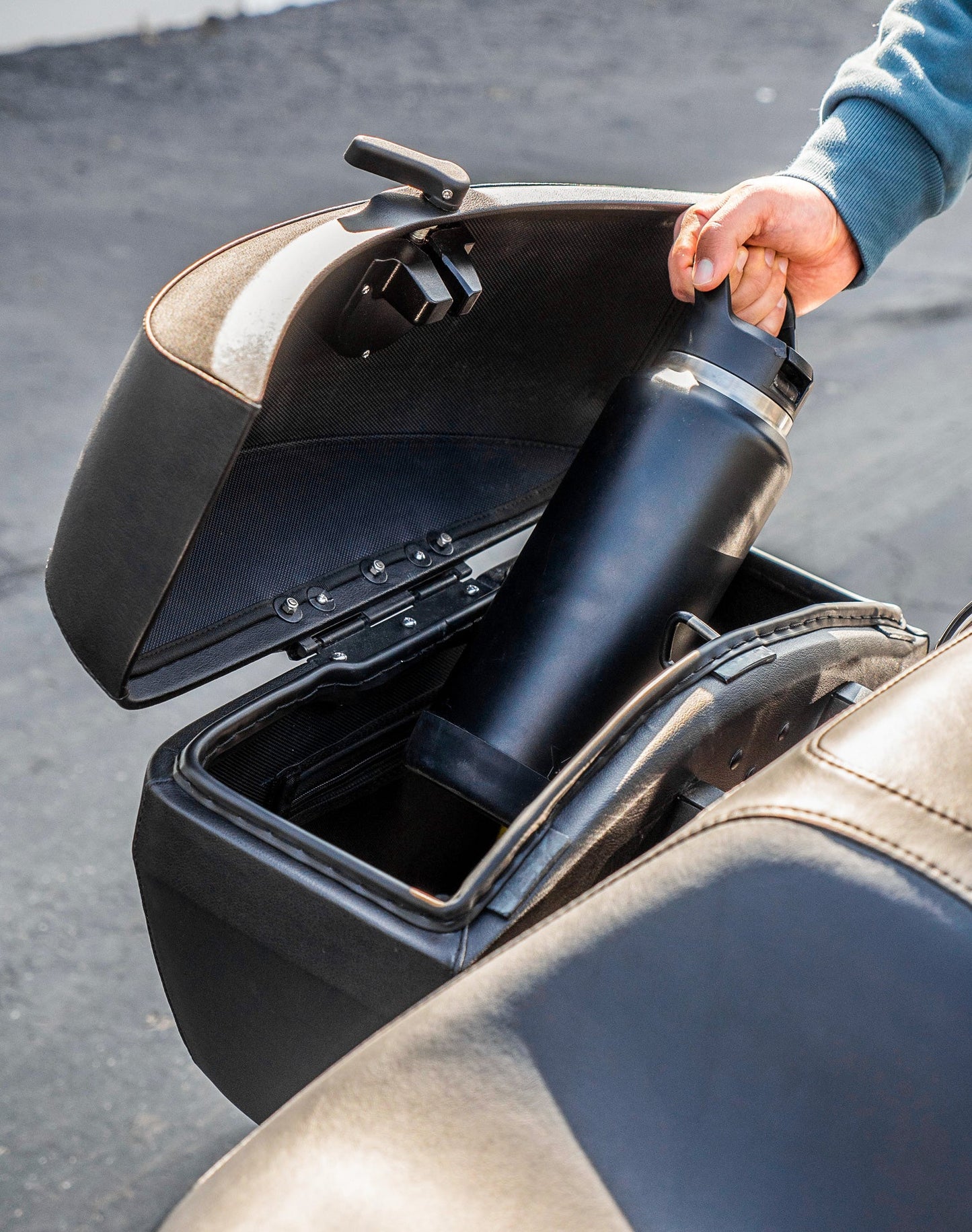 44L - Lamellar Stallion Extra Large Leather Covered Motocicleta Hard Alforjas para Harley Softail Deluxe FLSTN/I