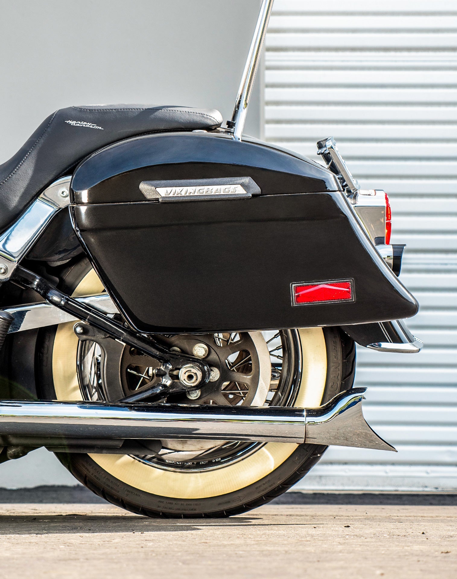 44L - Lamellar Stallion Extra Large Painted Motocicleta Hard Alforjas para Harley Softail Deluxe FLSTN/I