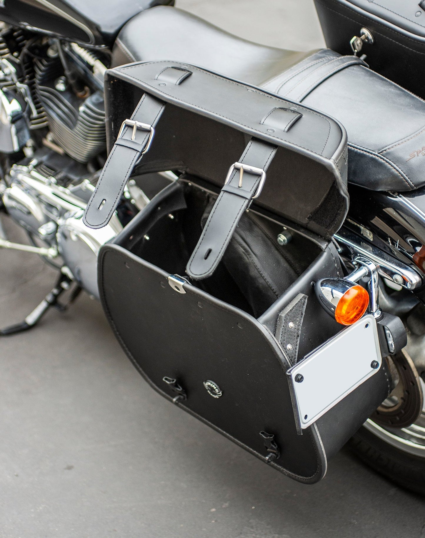 25L - Arch Large Shock Cutout Leather Motocicleta Alforjas para Harley Sportster 1200 Custom XL1200C/XLH1200C