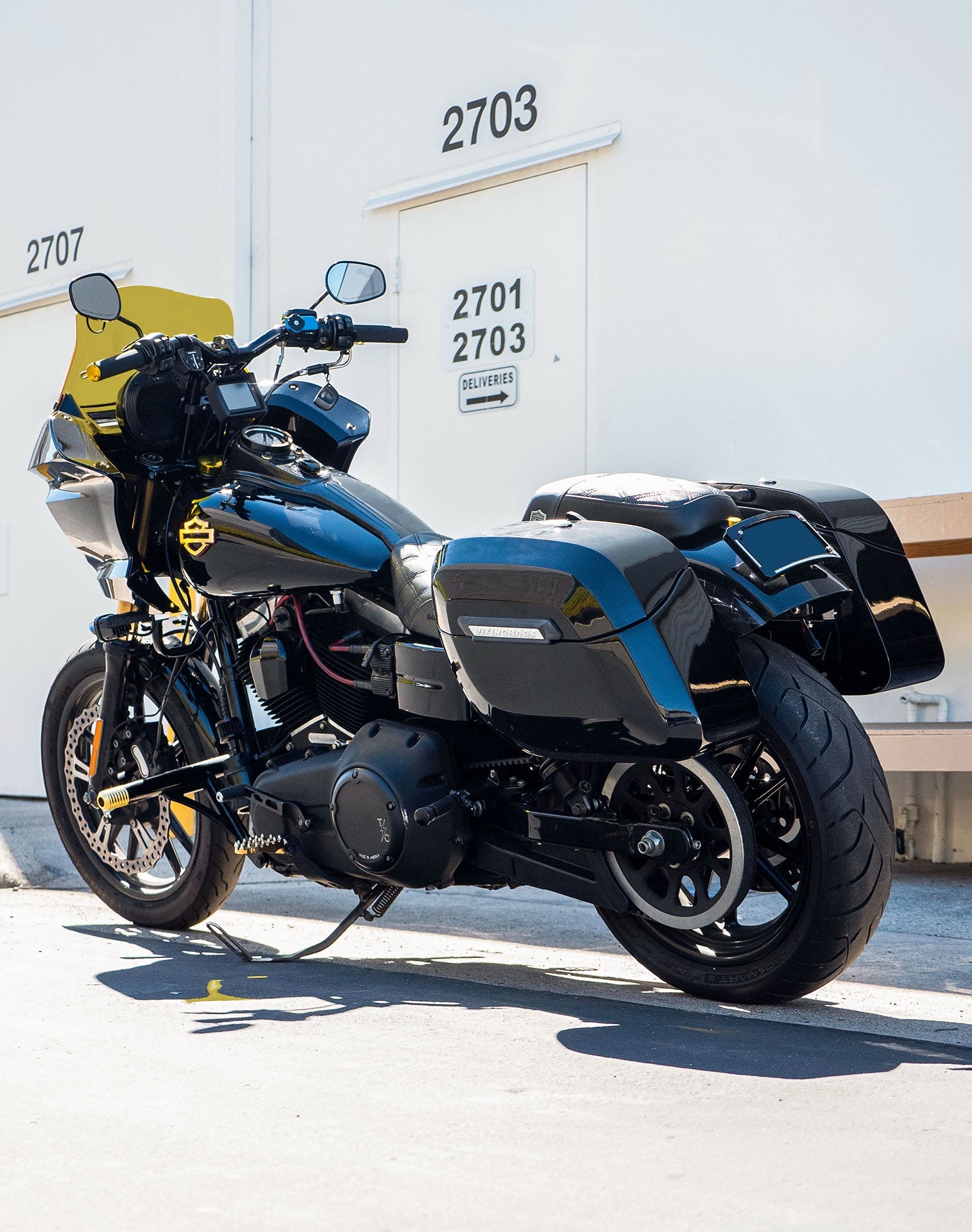 36L - Lamellar Raven Extra Large Shock Cut-out Painted Hard Alforjas para Harley Dyna Street Bob FXDB/I