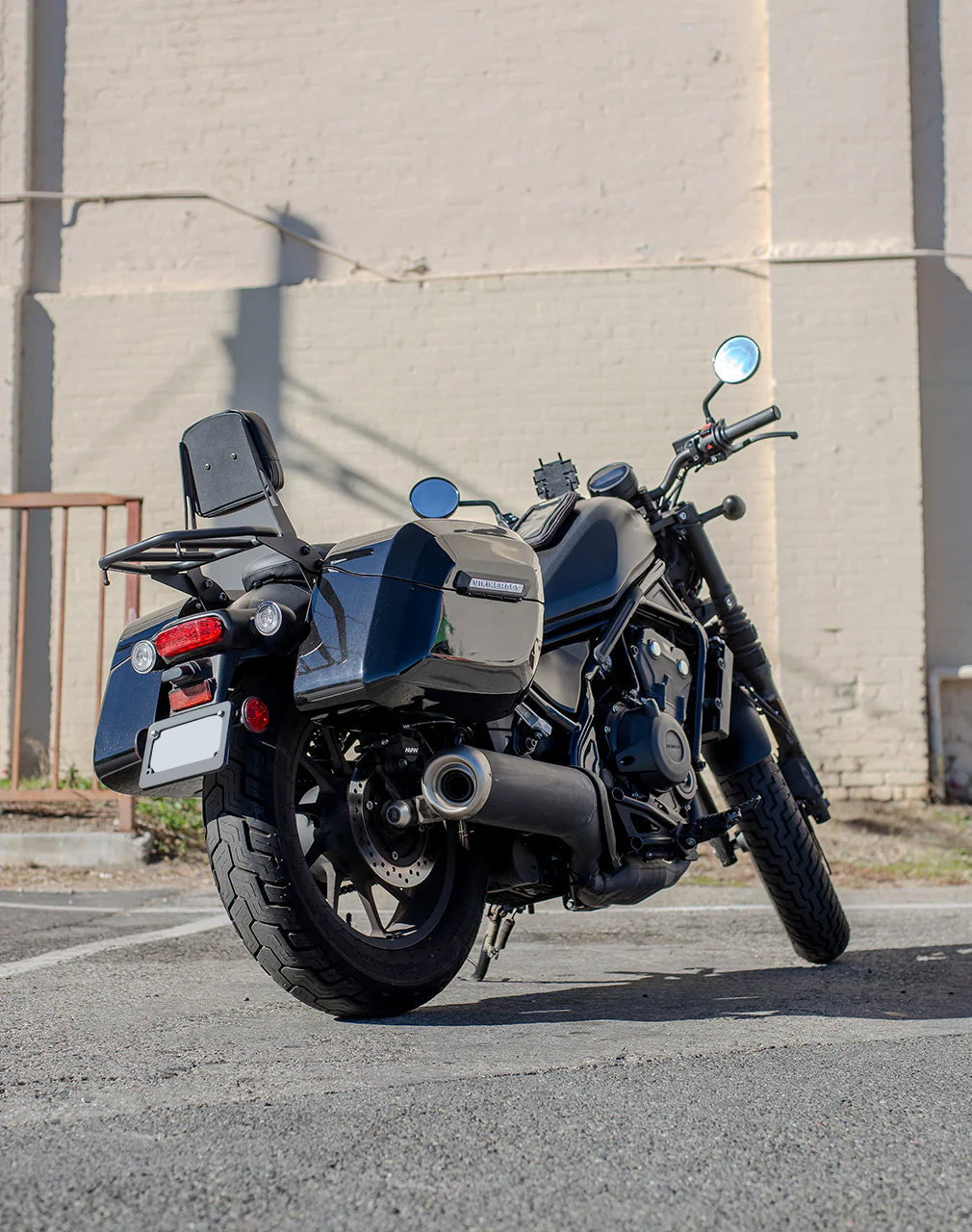 36L - Lamellar Raven Extra Large Honda Rebel 300 Shock Cut-out Painted Motocicleta Hard Alforjas