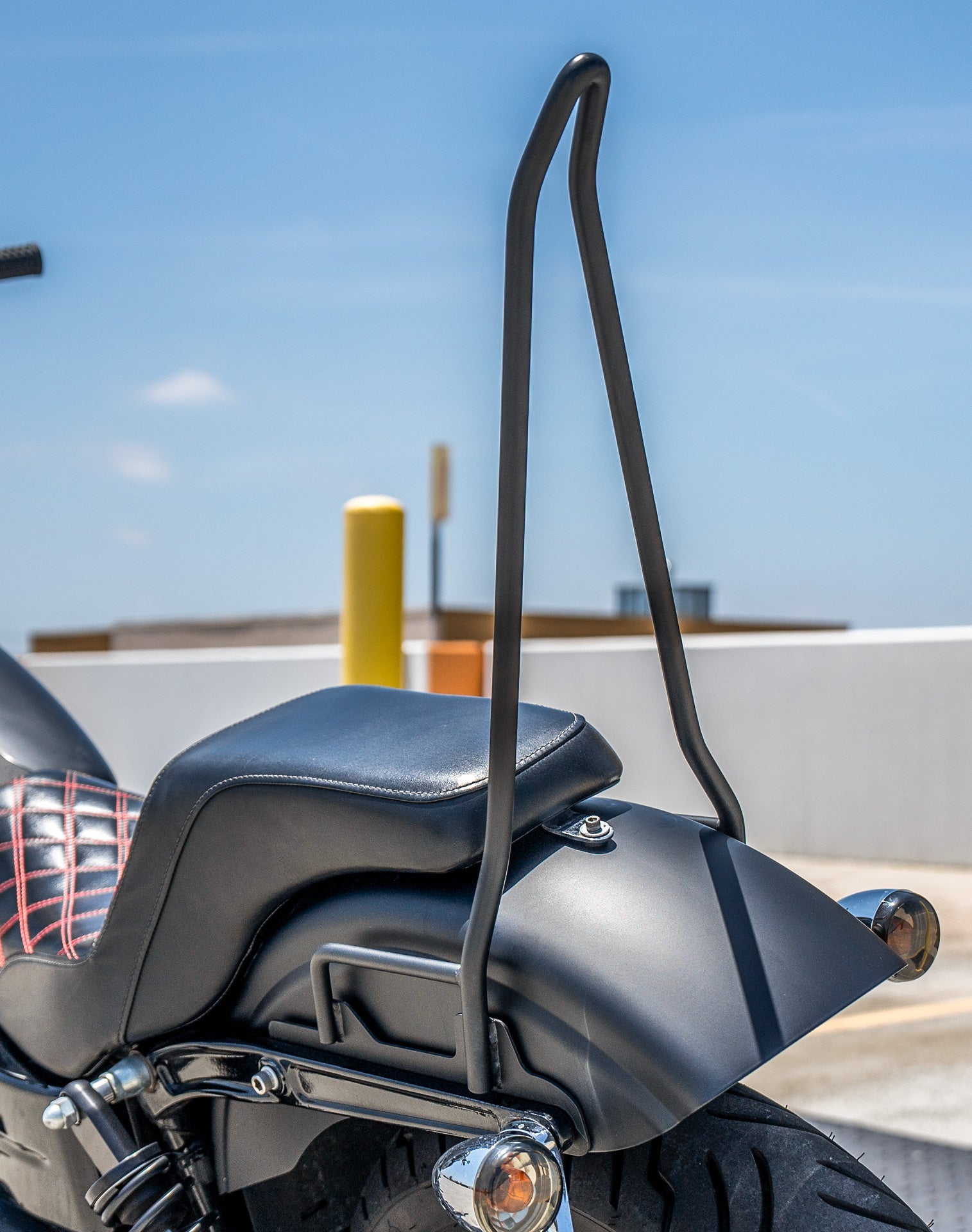 Iron Born Blade 25" Sissy bar para Harley Dyna Street Bob FXDB Matte Black