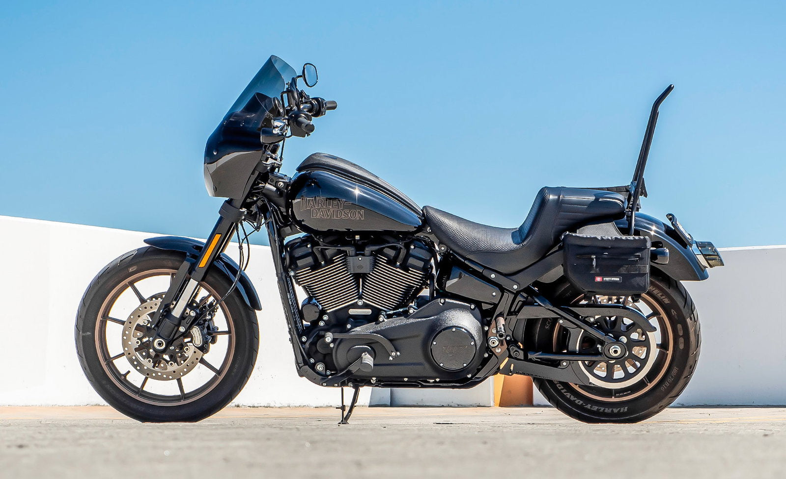 10L - Patriot Small Throw Over Alforjas para Harley Softail Low Rider S FXLRS