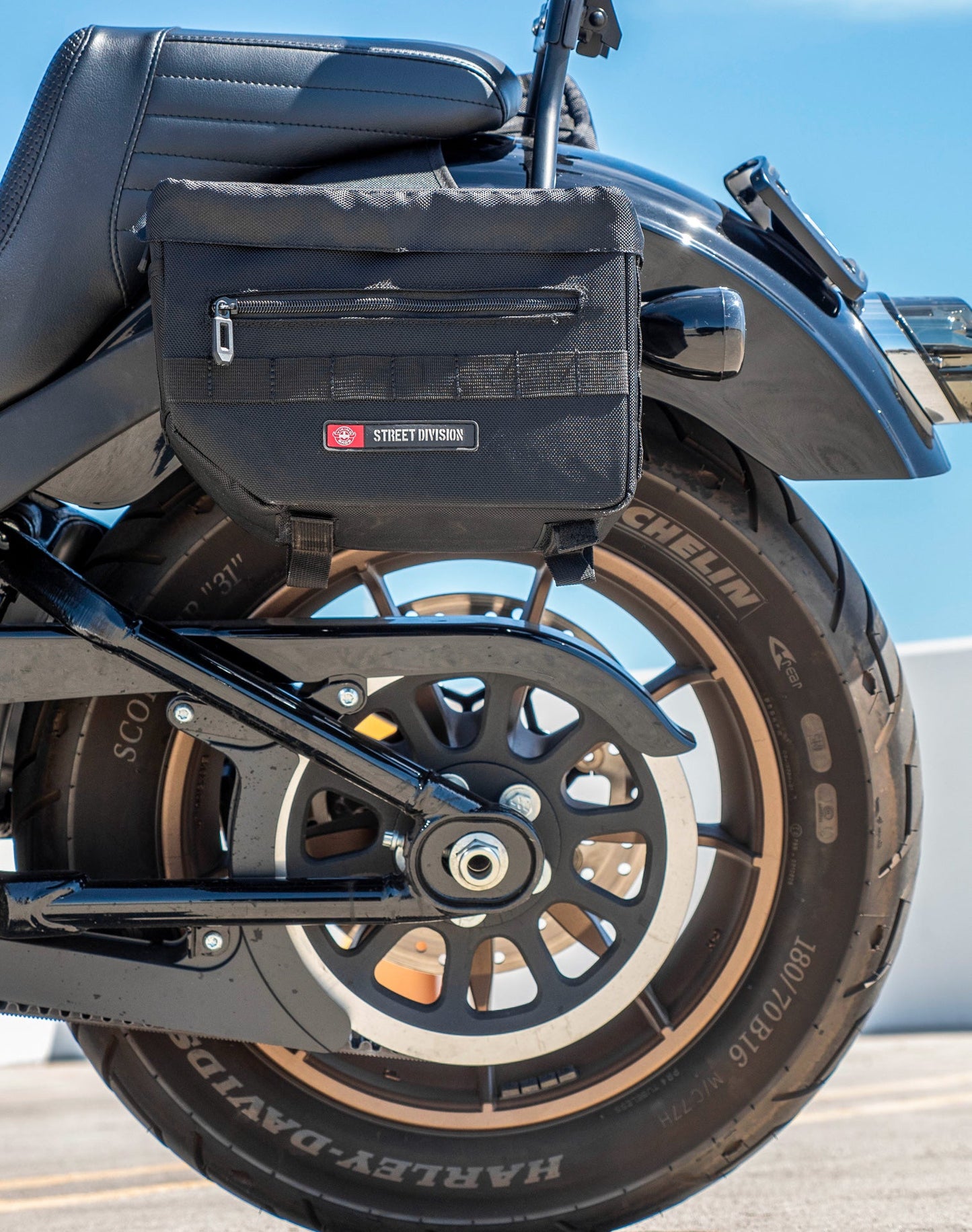 10L - Patriot Small Throw Over Alforjas para Harley Softail Low Rider S FXLRS