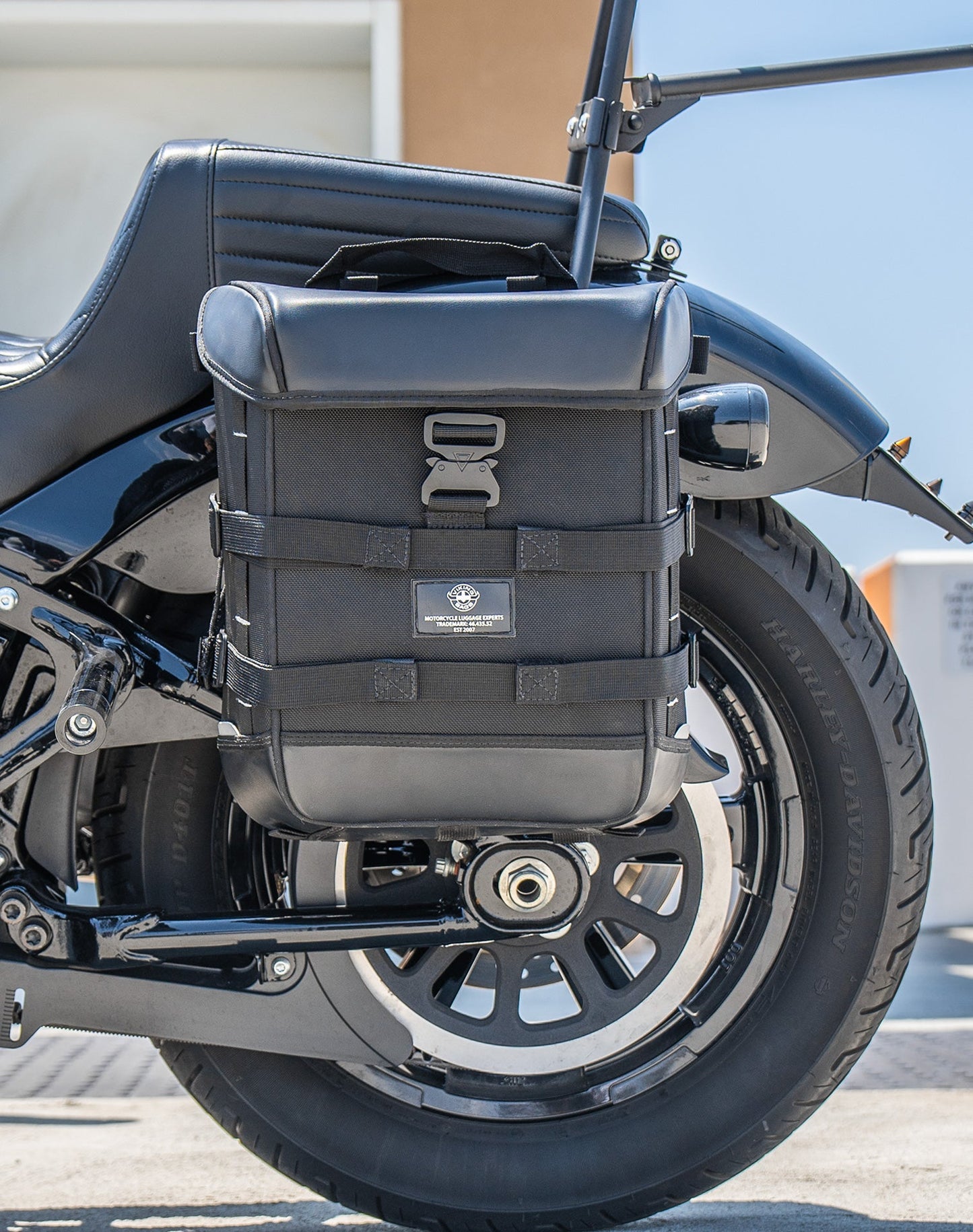 15L - Incognito Quick Mount Medium Solo Motocicleta Alforja (Left Only) para Harley Softail Street Bob FXBB/S