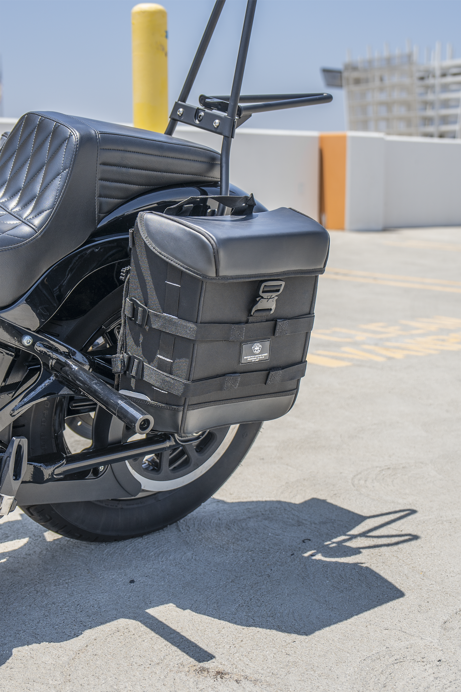 15L - Incognito Quick Mount Medium Solo Motocicleta Alforja (Left Only) para Harley Softail Street Bob FXBB/S