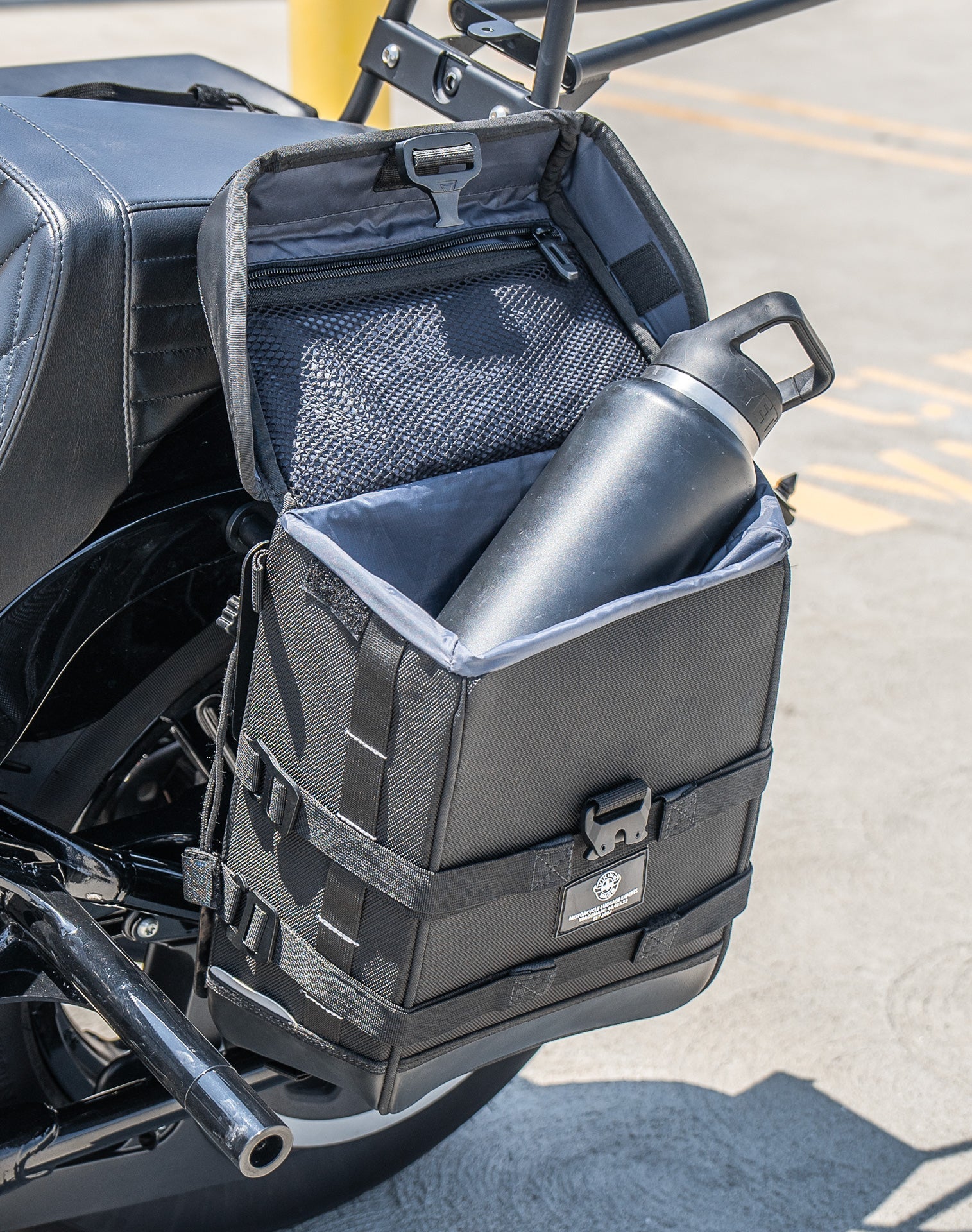 15L - Incognito Quick Mount Medium Solo Motocicleta Alforja (Left Only) para Harley Softail Street Bob FXBB/S