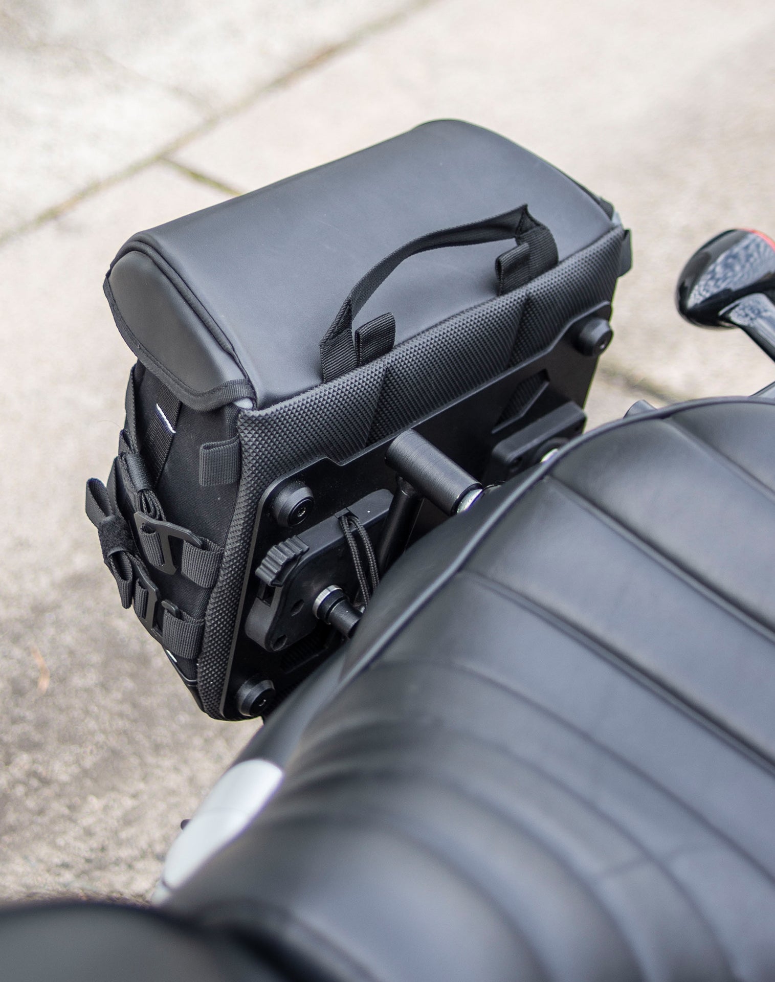10L - Incognito Quick Mount Small Solo Motocicleta Alforja (Right Only) para Harley Sportster 883 Iron XL883N