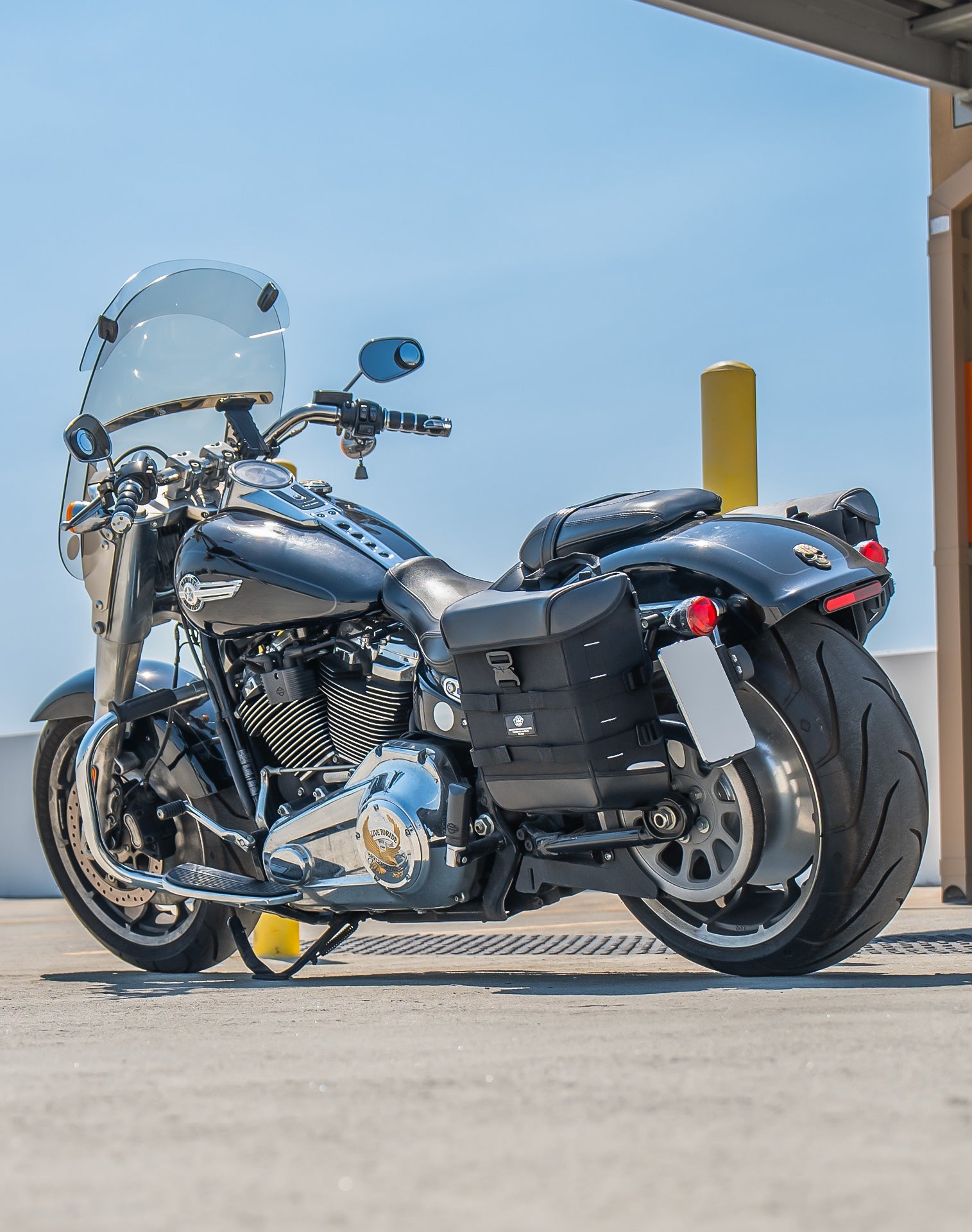 15L - Incognito Quick Mount Medium Harley Softail Fat Boy FLFB/S Solo Alforja (Left Only)