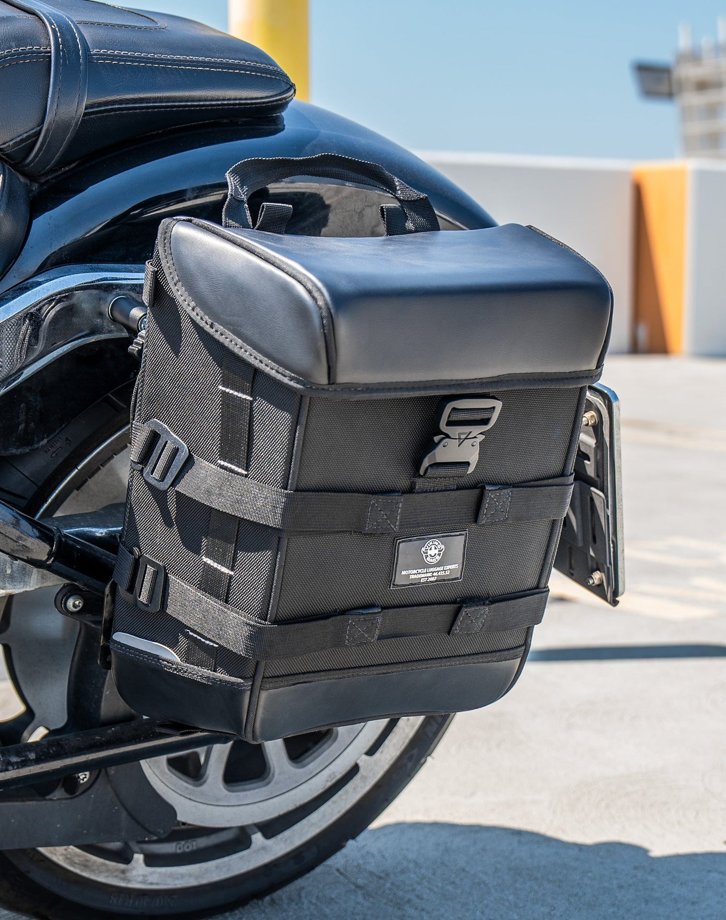 15L - Incognito Quick Mount Medium Harley Softail Fat Boy FLFB/S Solo Alforja (Left Only)