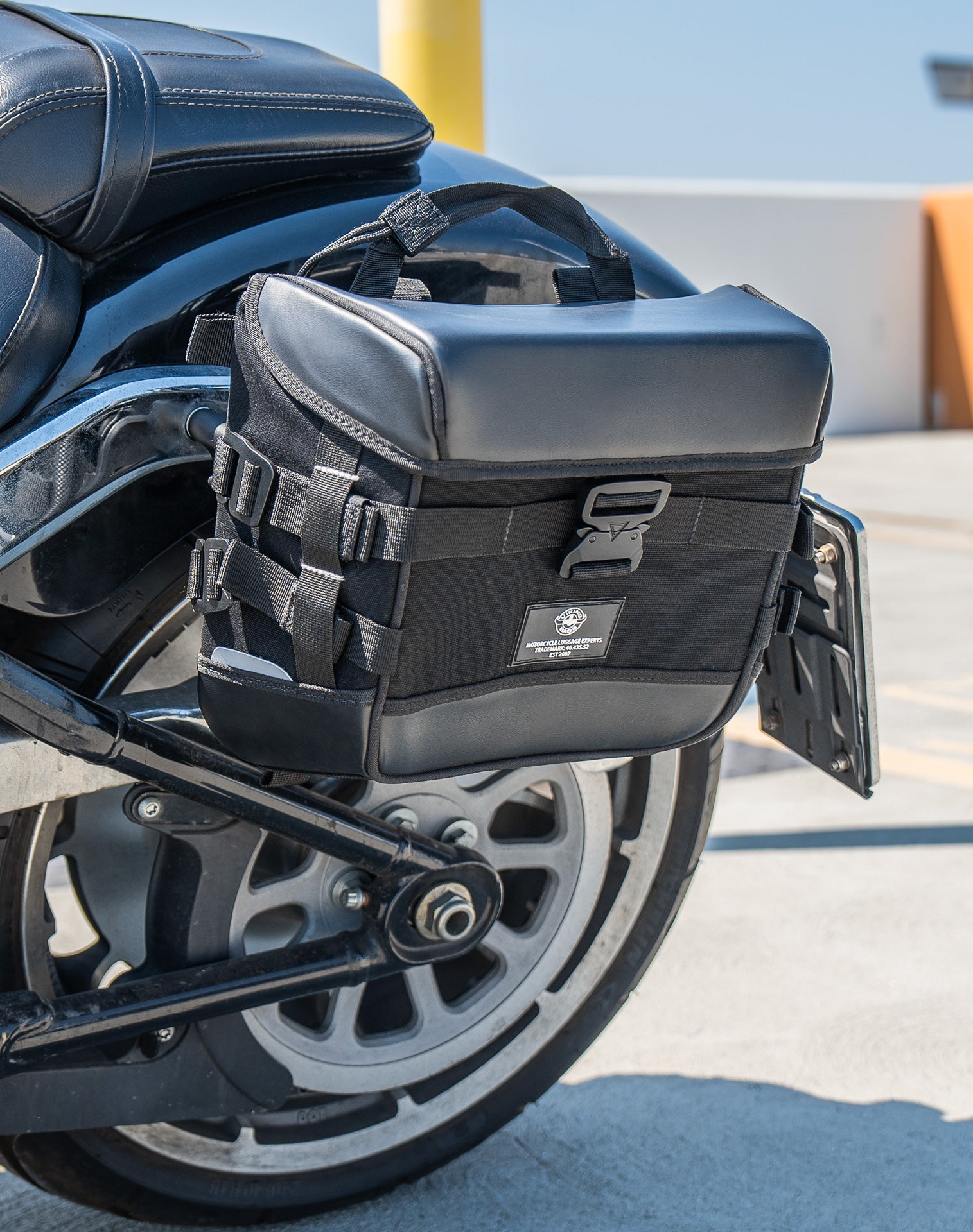 10L - Incognito Quick Mount Small Harley Softail Fat Boy FLFB/S Solo Alforja (Left Only)