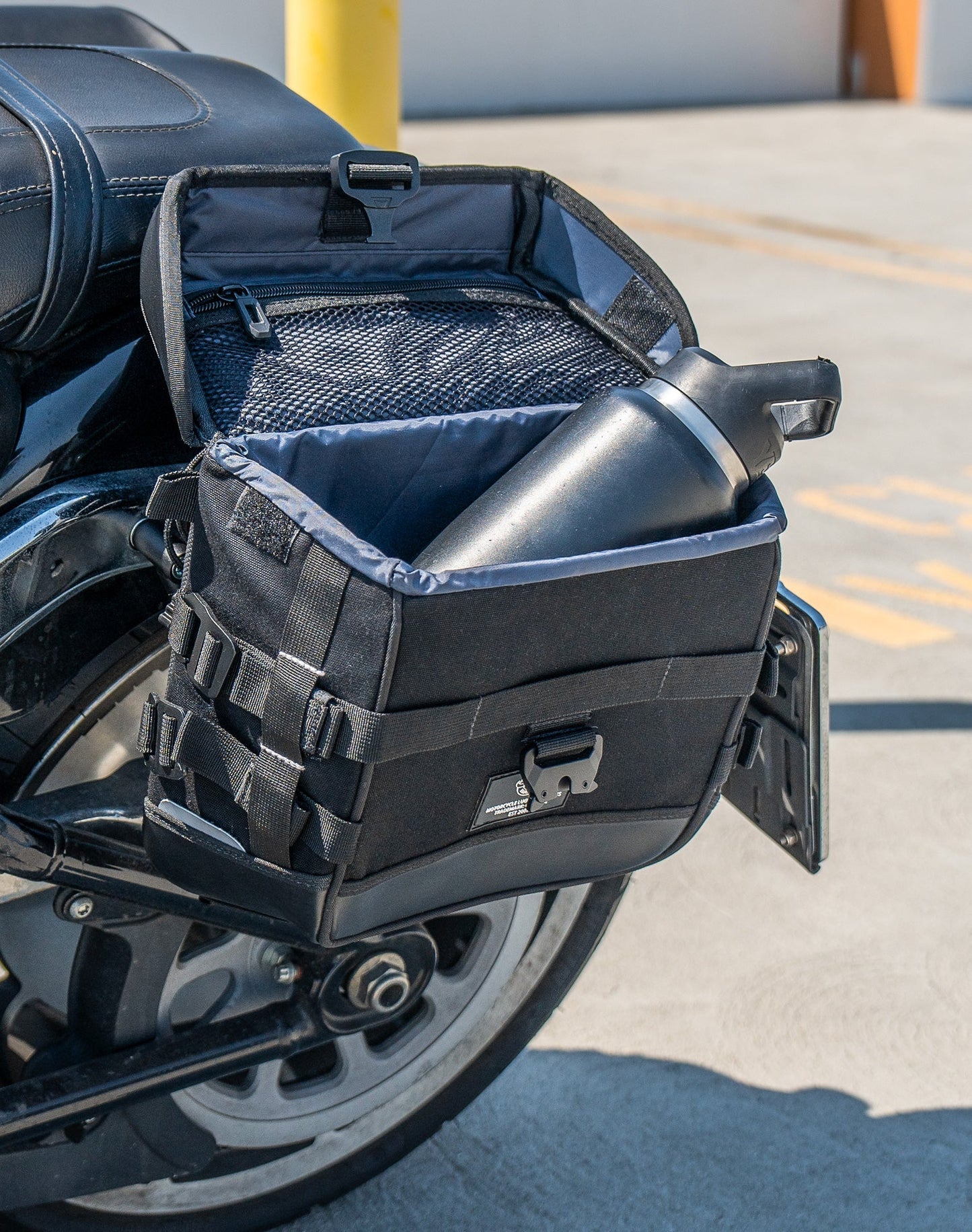 10L - Incognito Quick Mount Small Harley Softail Fat Boy FLFB/S Solo Alforja (Left Only)