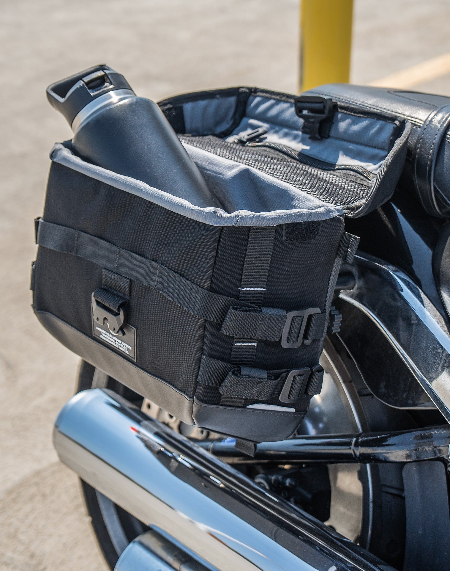 10L - Incognito Quick Mount Small Harley Softail Fat Boy FLFB/S Solo Alforja (Right Only)