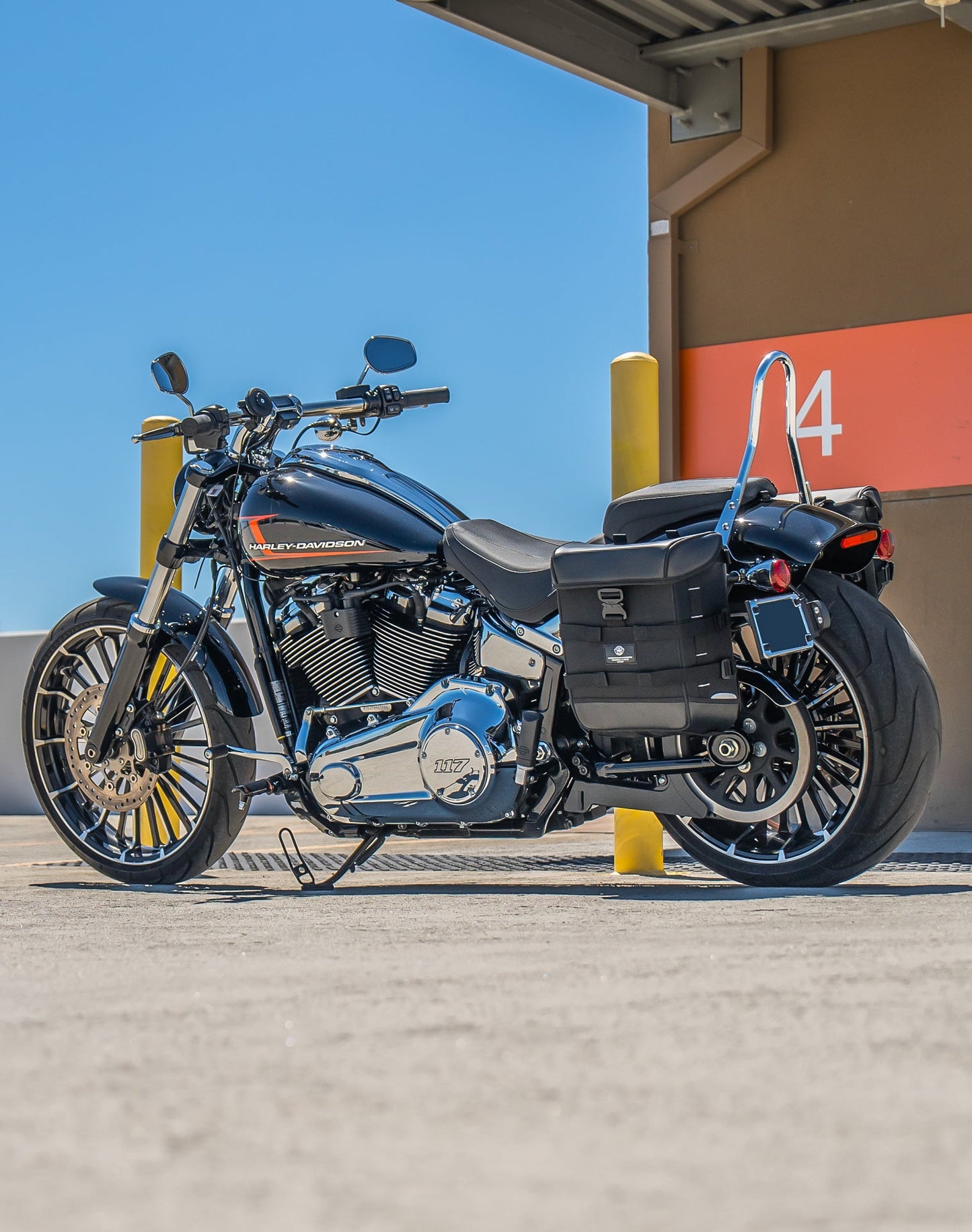15L - Incognito Quick Mount Medium Harley Softail Breakout FXBR/S Solo Alforja (Left Only)