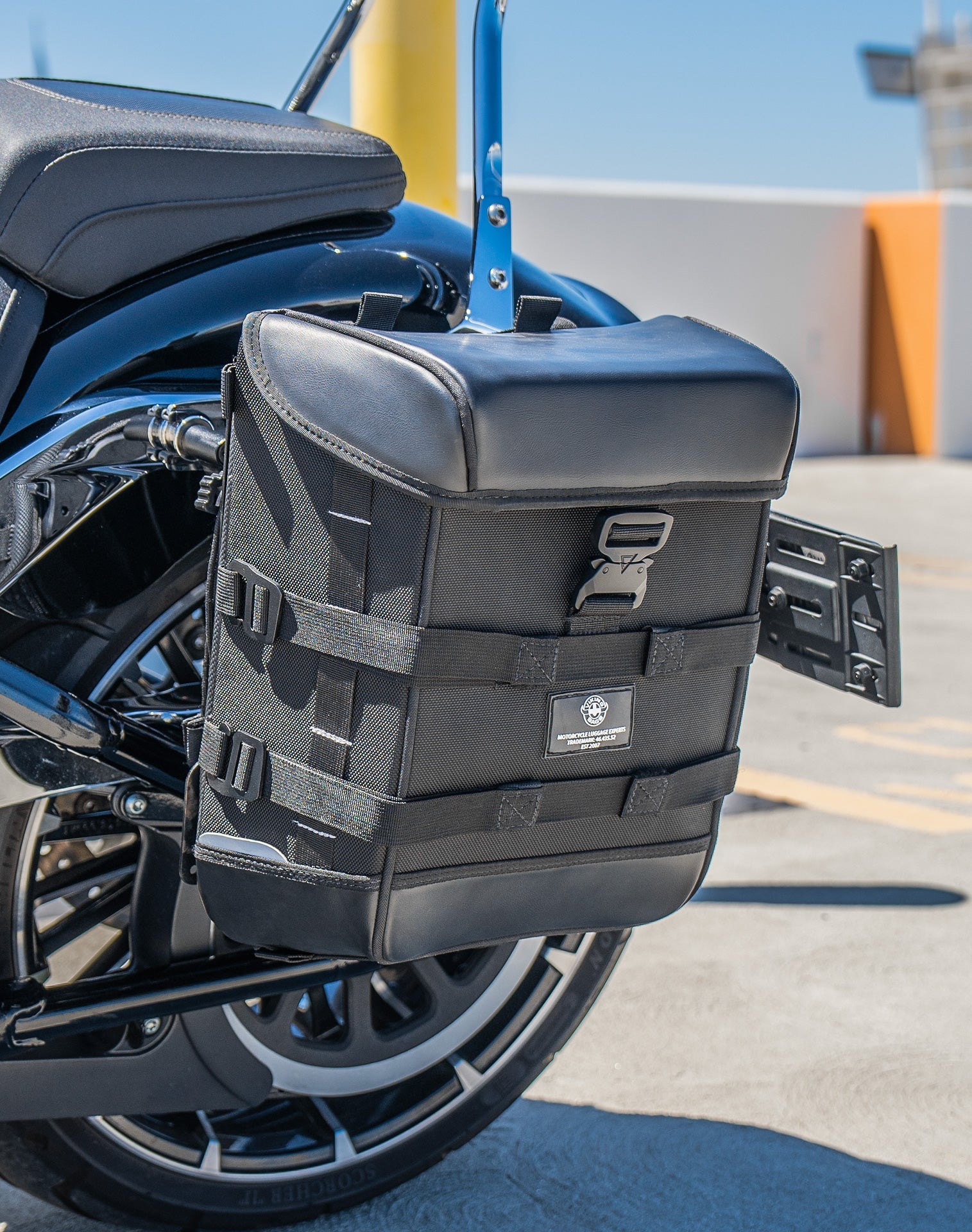 15L - Incognito Quick Mount Medium Harley Softail Breakout FXBR/S Solo Alforja (Left Only)
