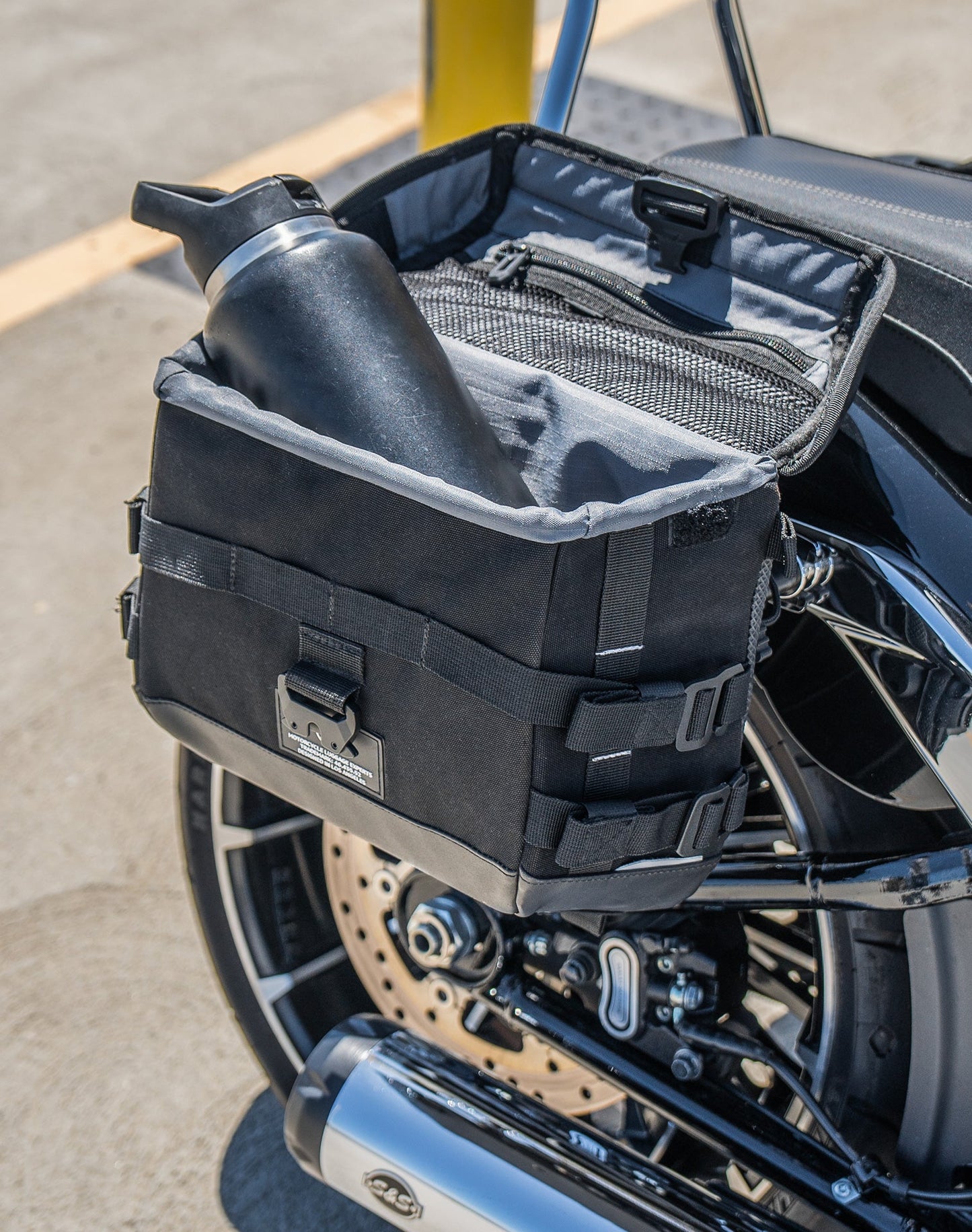 10L - Incognito Quick Mount Small Harley Softail Breakout FXBR/S Solo Alforja (Right Only)