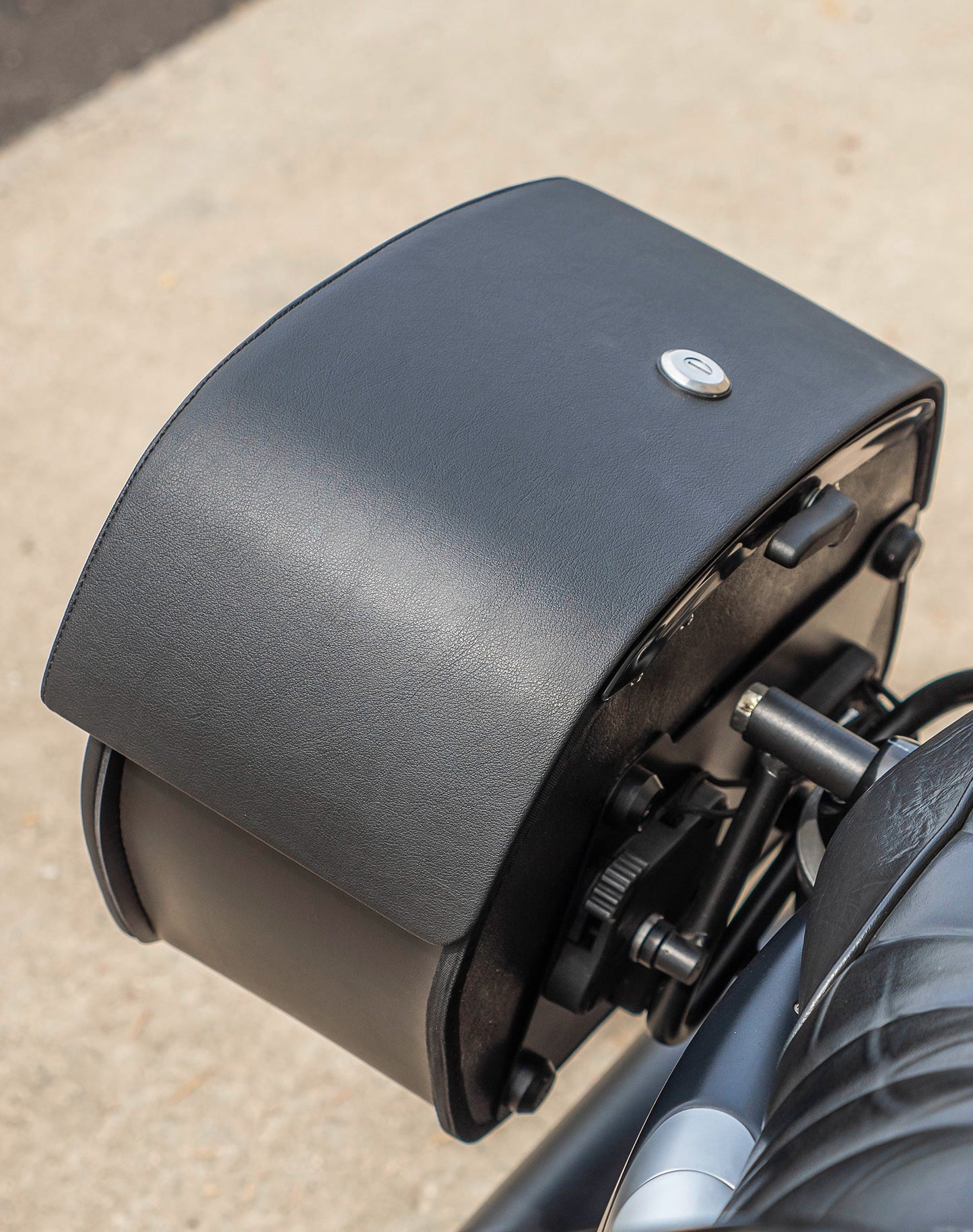 28L - Baelor Medium Quick Mount Motocicleta Alforjas para Harley Sportster 883 Iron XL883N