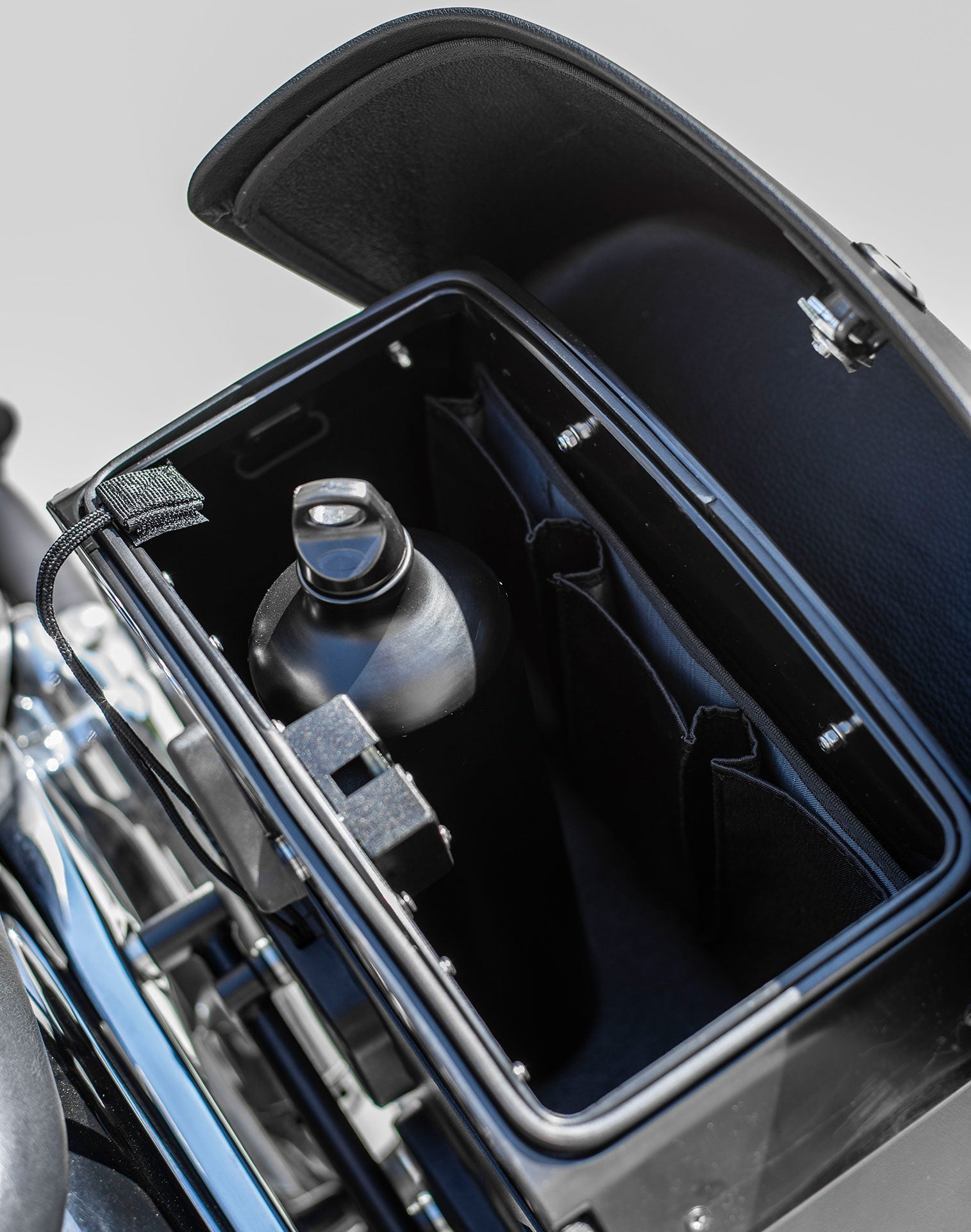 28L - Baelor Medium Quick Mount Motocicleta Alforjas para Harley Davidson Dyna Fat Bob FXDF/SE