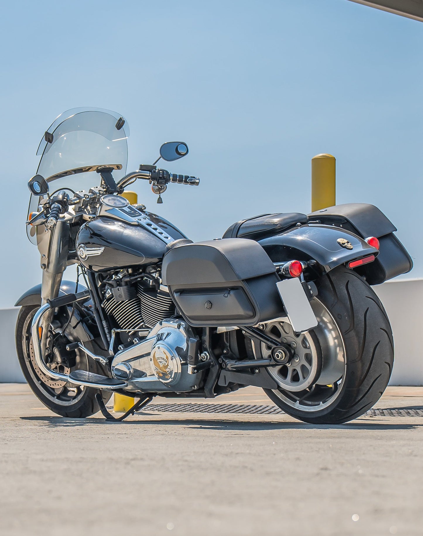 28L - Pantheon Medium Quick Mount Motocicleta Alforjas para Harley Softail Fat Boy FLFB/S
