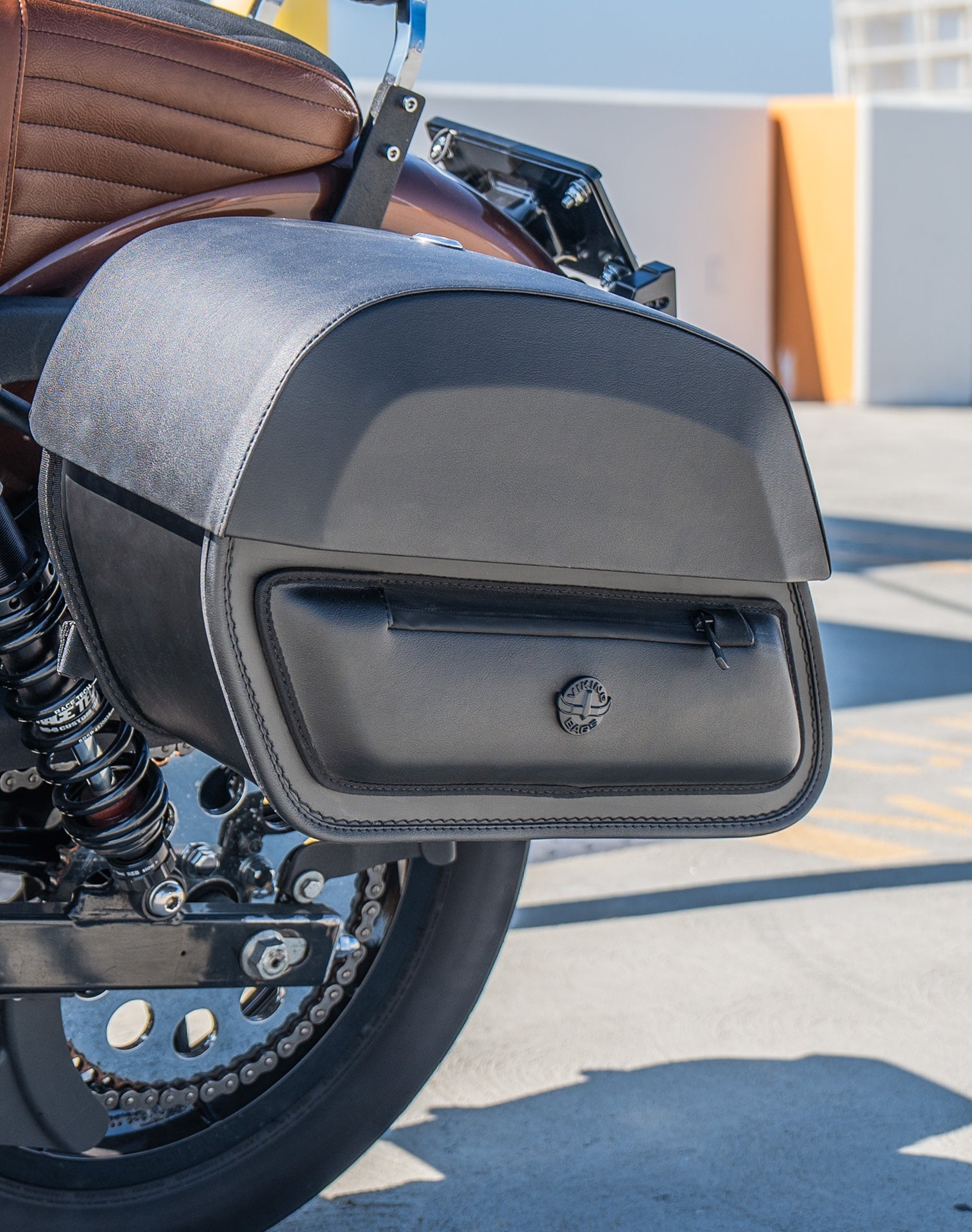 28L - Pantheon Medium Quick-Mount Motocicleta Alforjas para Harley Dyna Super Glide FXD/I