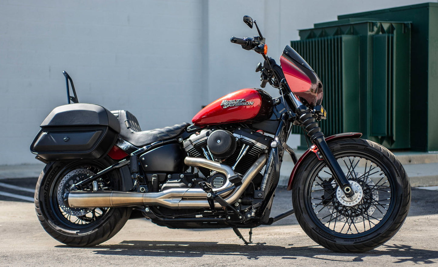 28L - Pantheon Medium Quick Mount Motocicleta Alforjas para Harley Softail Sport Glide FLSB