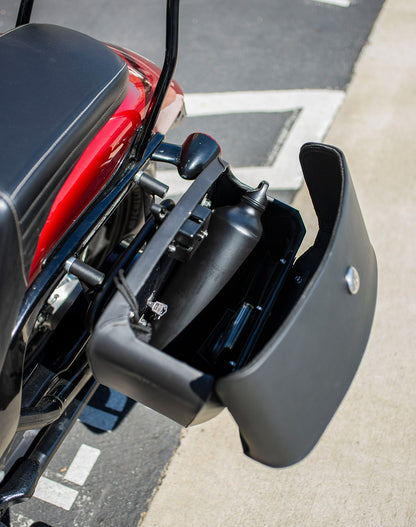 28L - Pantheon Medium Quick Mount Motocicleta Alforjas para Harley Softail Sport Glide FLSB
