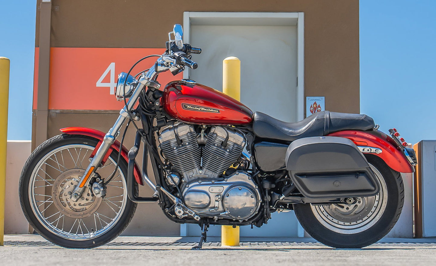 28L - Pantheon Medium Quick Mount Motocicleta Alforjas para Harley Sportster 883 Custom XL883C/XLH883C