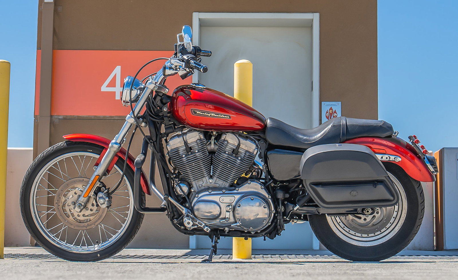28L - Pantheon Medium Quick Mount Motocicleta Alforjas para Harley Sportster 883 Custom XL883C/XLH883C