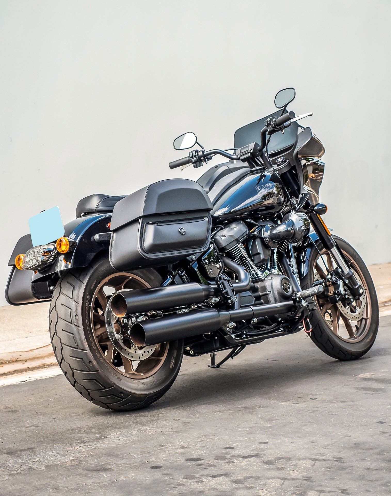 28L - Pantheon Medium Quick Mount Motocicleta Alforjas para Harley Softail Low Rider ST FXLRST