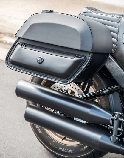 28L - Pantheon Medium Quick Mount Motocicleta Alforjas para Harley Softail Low Rider ST FXLRST
