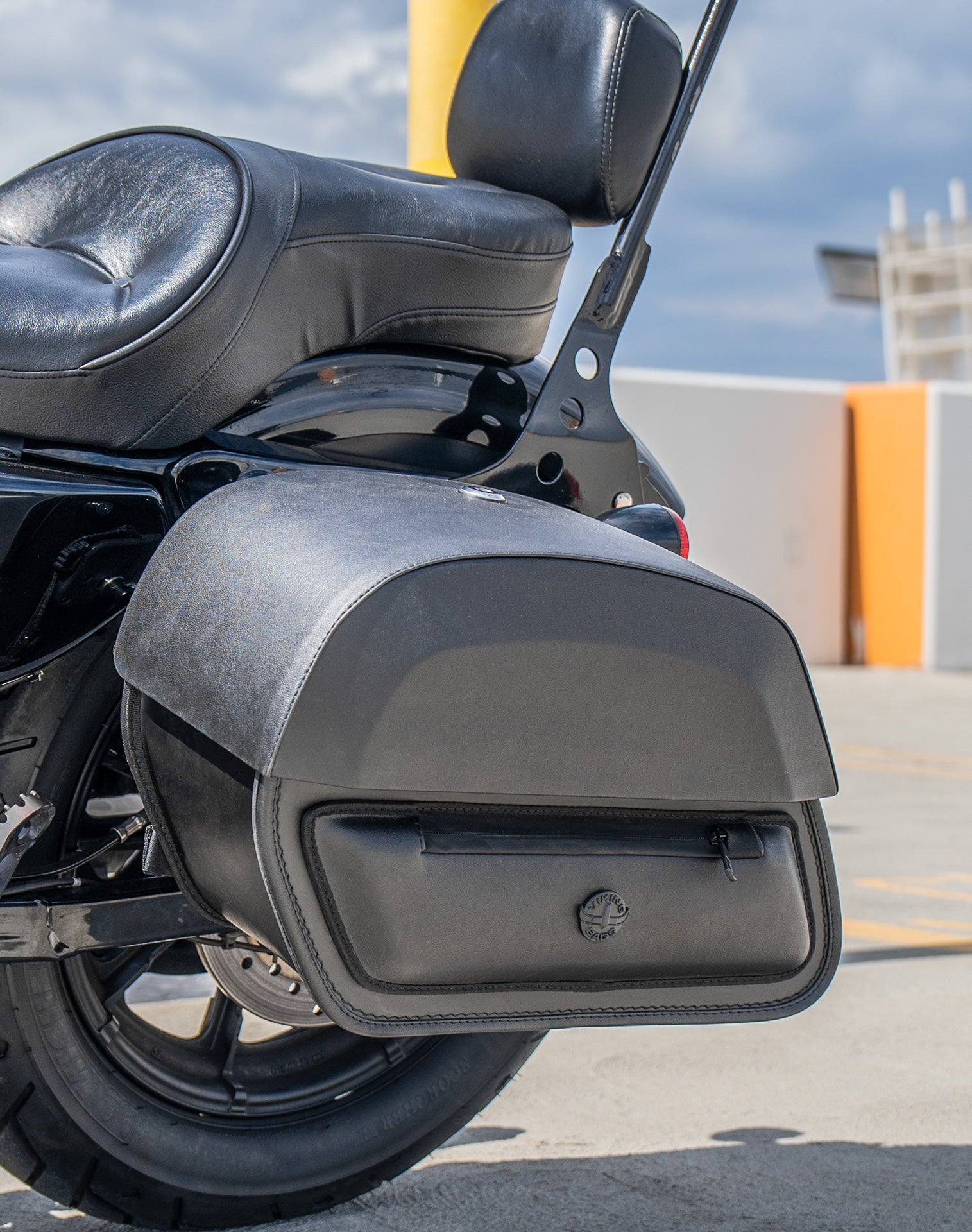 28L - Pantheon Medium Quick Mount Motocicleta Alforjas para Harley Sportster 1200 Iron XL1200NS