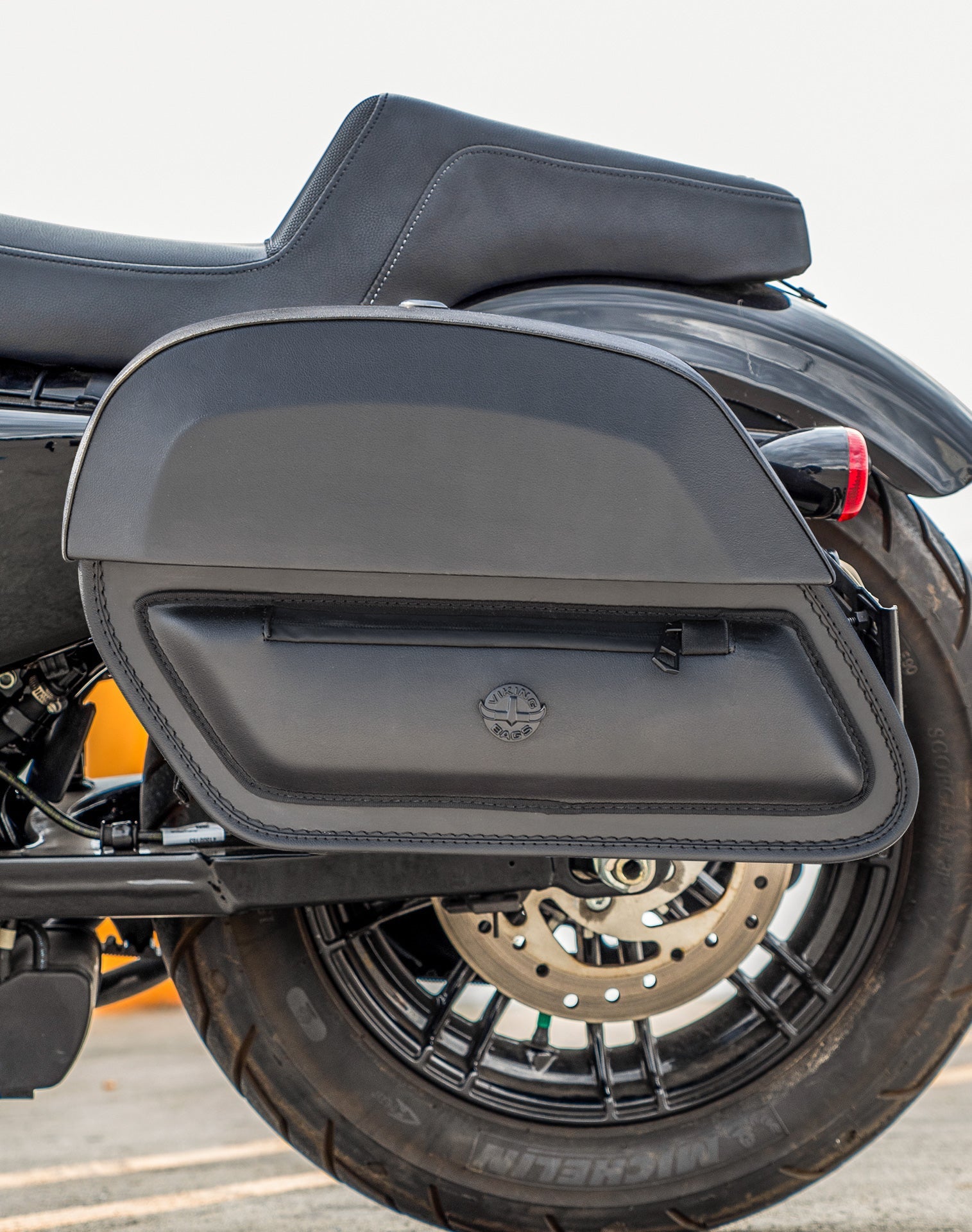 28L - Pantheon Medium Quick Mount Motocicleta Alforjas para Harley Sportster Forty Eight XL1200X/XL1200XS