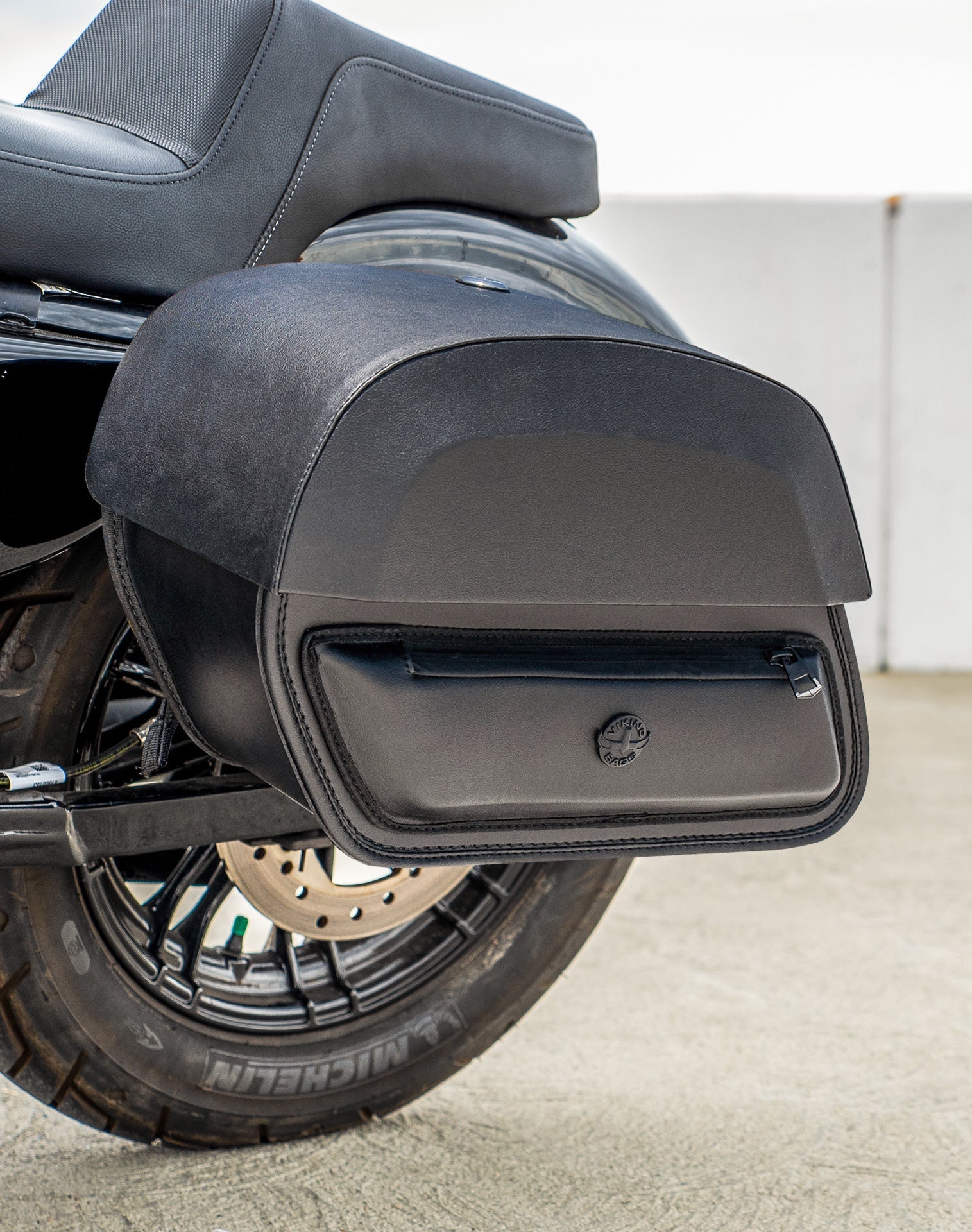 28L - Pantheon Medium Quick Mount Motocicleta Alforjas para Harley Sportster Forty Eight XL1200X/XL1200XS